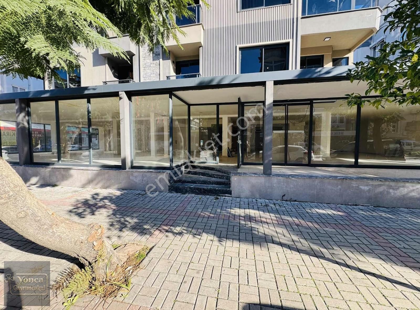 Alanya Merkez Otogar Cadde Üzeri Düz Ayak 380 M2 Dükkan