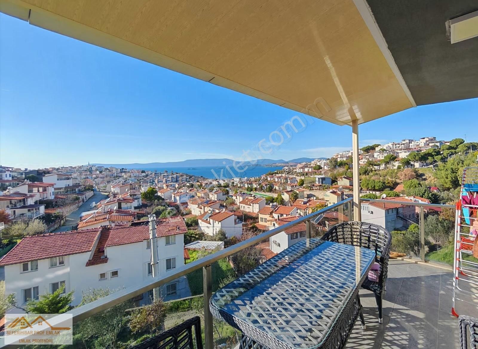 Seferihisar Akarca'da Muhteşem Deniz Manzarasıyla 2+1