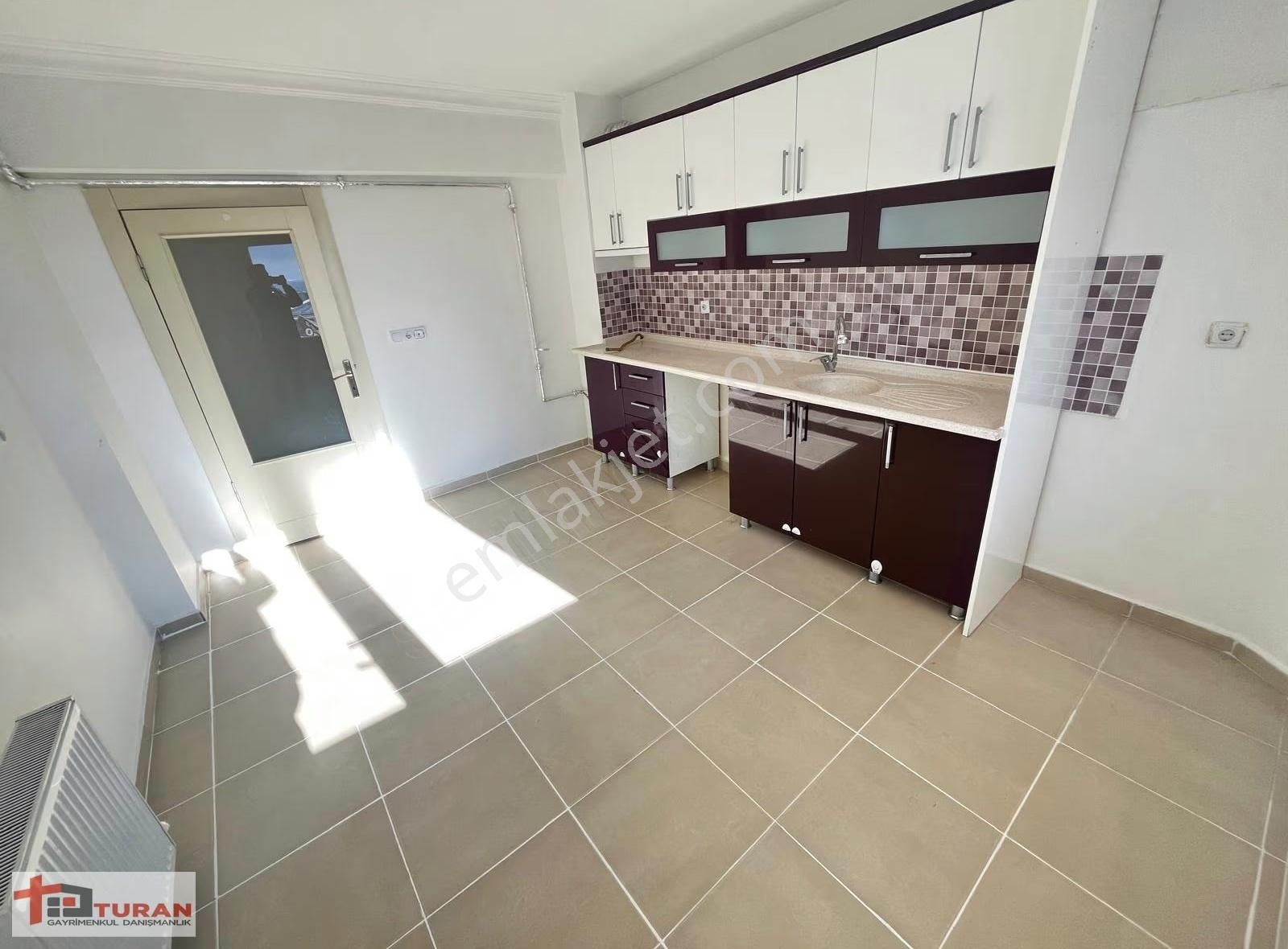Selim Caddesi Yakını Site Konseptli Kilerli Boş 155m2 3+1 Daire*