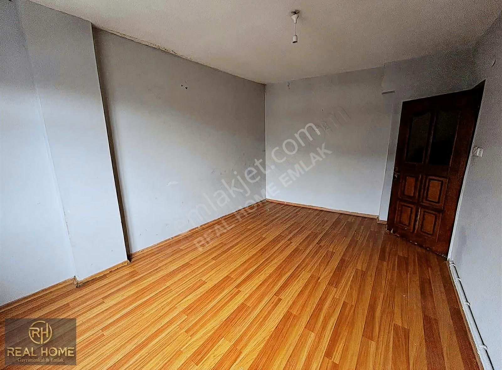 Söğütlüçeşme Mahallesinde 2+1 90 M2 Kiralık Daire
