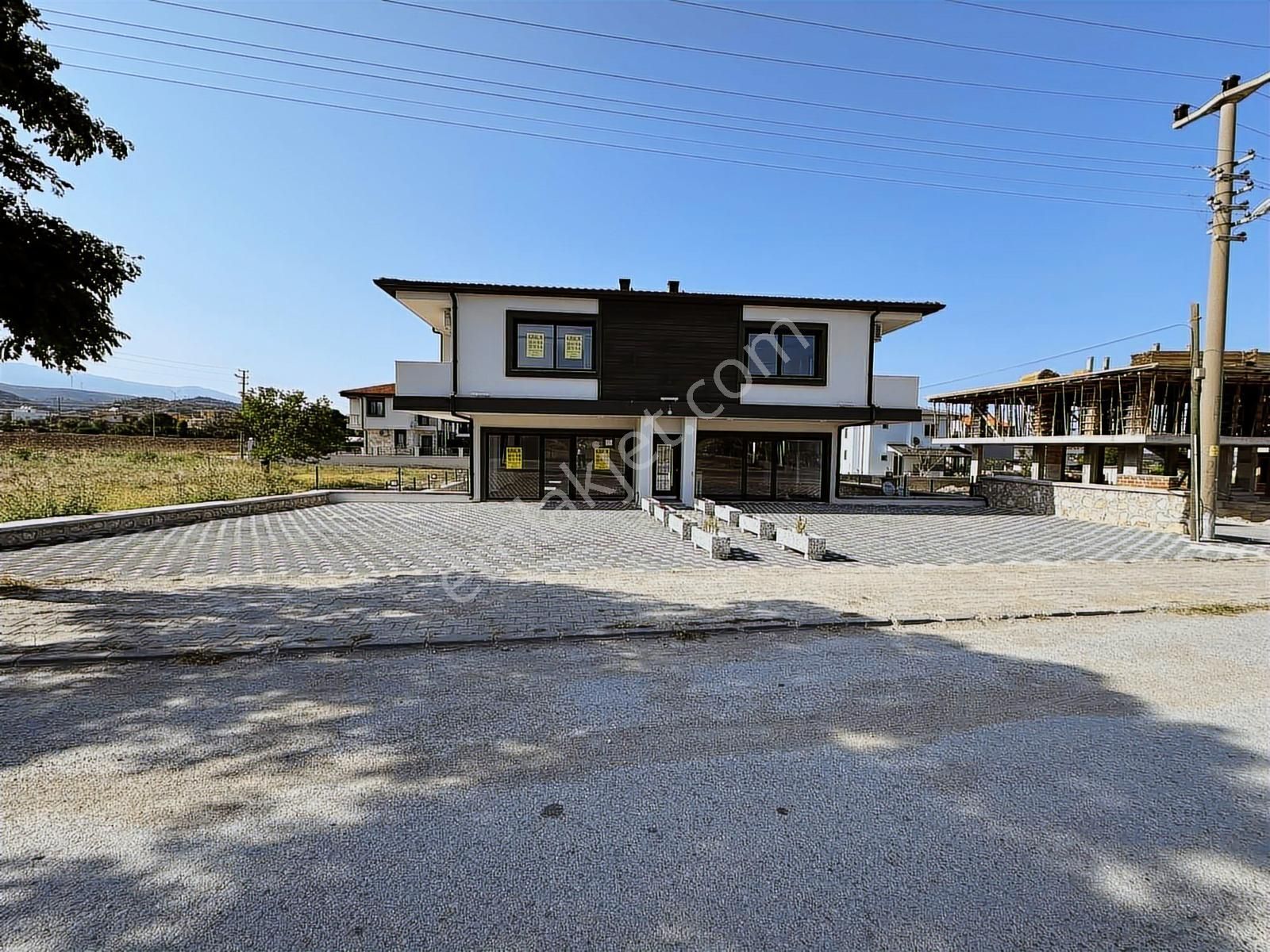 Mordoğan Emlaktan Caddeye Sıfır 75m2 Sıfır Kiralık İş Yerleri - Görsel 12