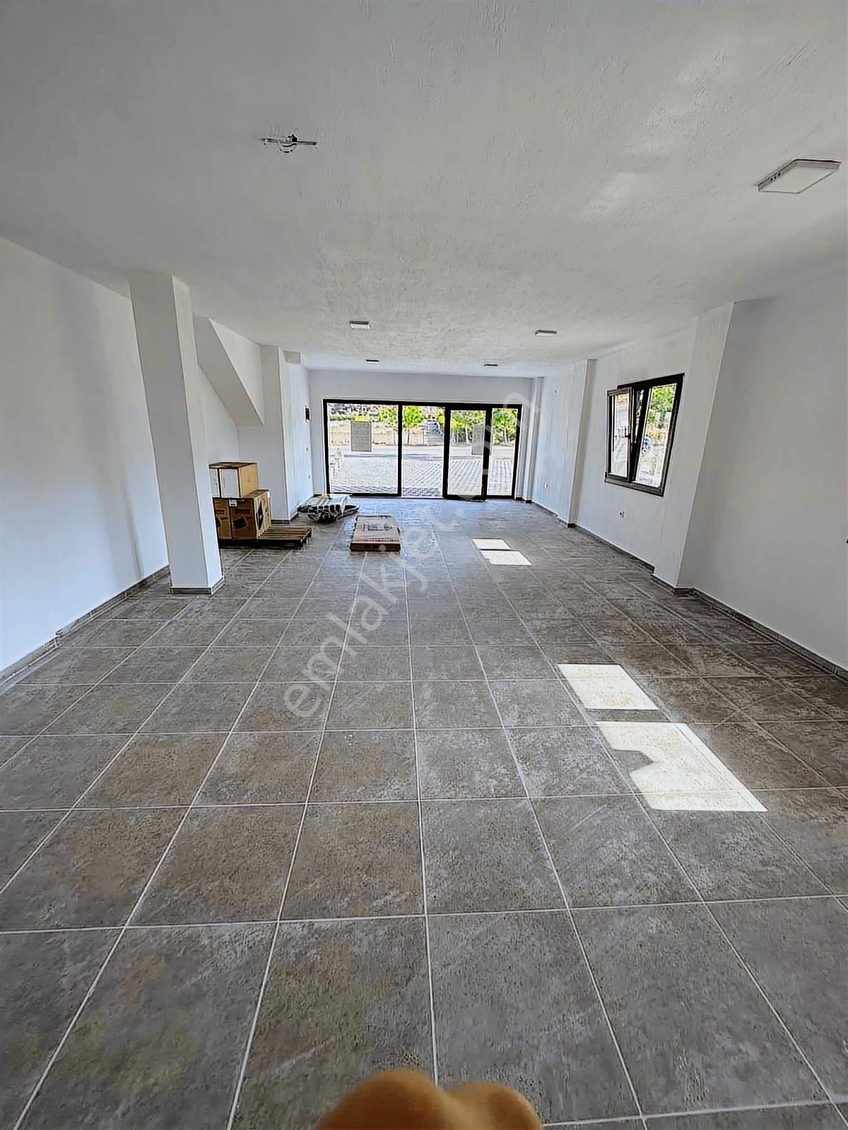 Mordoğan Emlaktan Caddeye Sıfır 75m2 Sıfır Kiralık İş Yerleri - Görsel 3