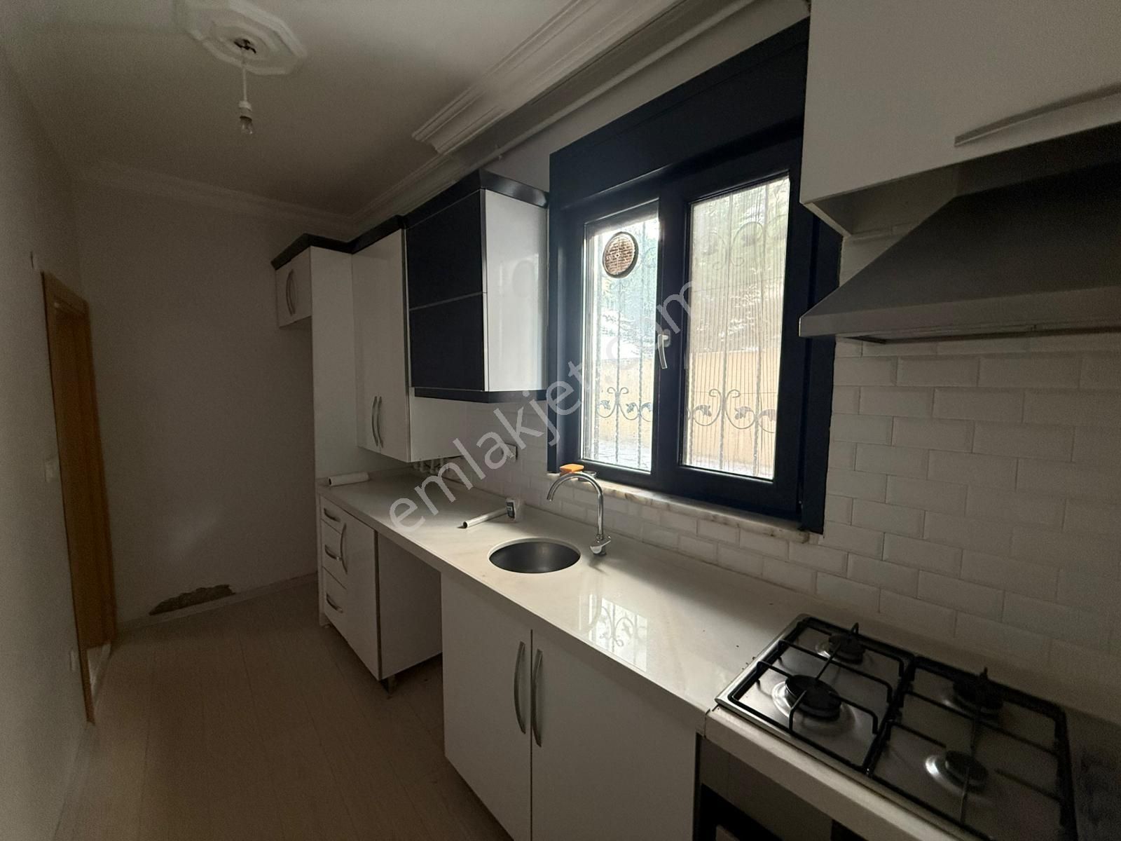 Bağlarbaşı'nda 5 Yaşında 2+1 Salon 70 M² Daire - Görsel 2