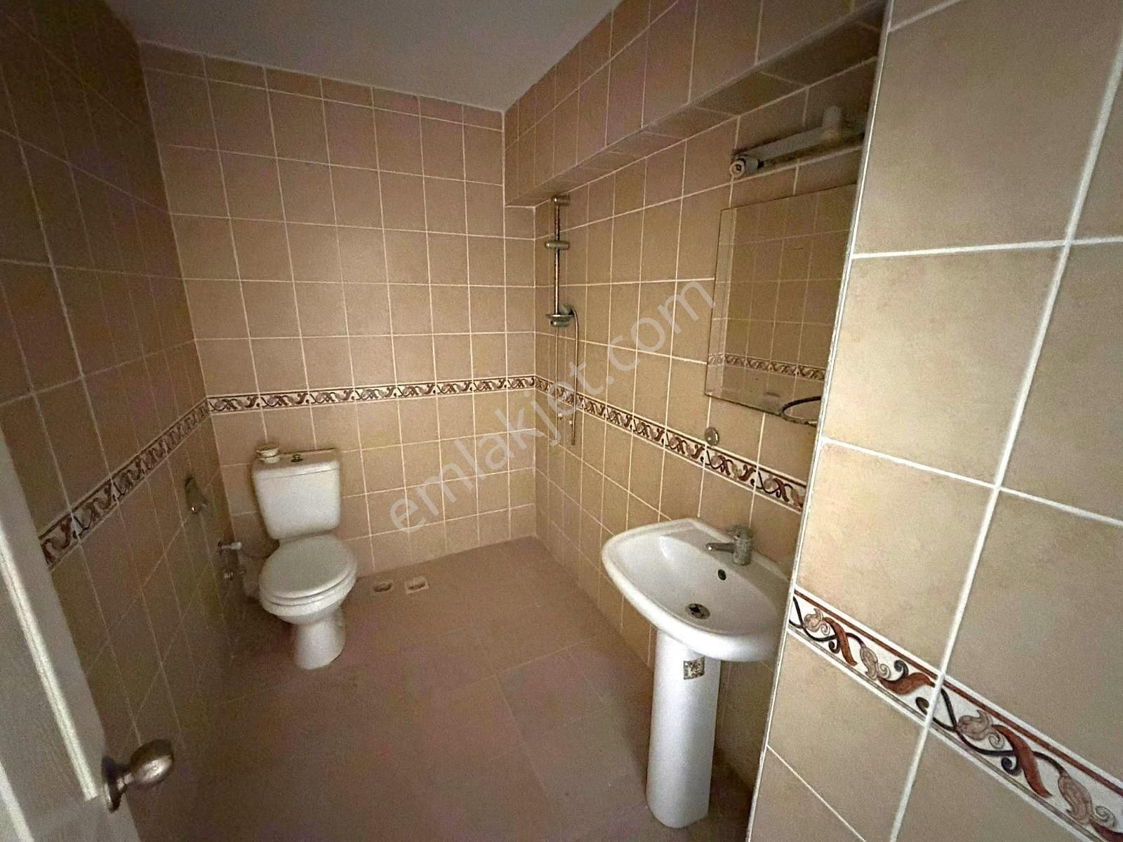 Kuşadasında Havuzlu Sitede 7+2 Bahçeli Villa - Görsel 32