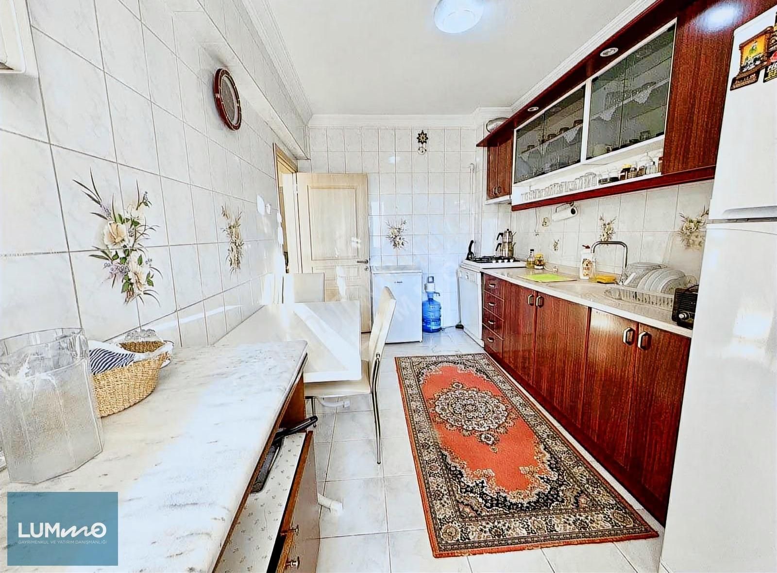 Şenlik Bloklarında Kuyubaşı Metro Durağına Yakın Manzaralı 3+1 - Görsel 25