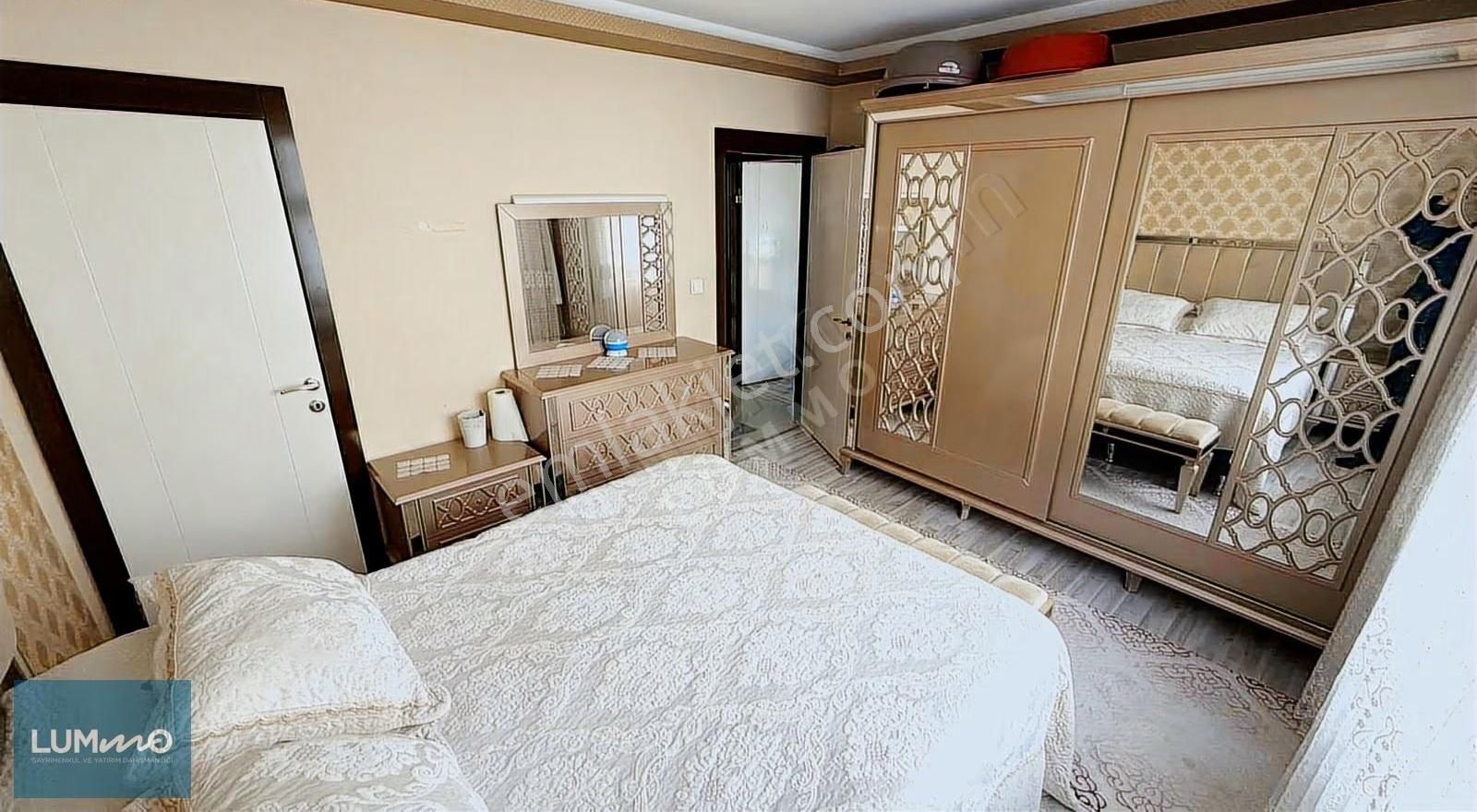 Çambaşı Cadde Yakını Ara Katta 3 Cepheli Teras Balkonlu 4+1 - Görsel 14