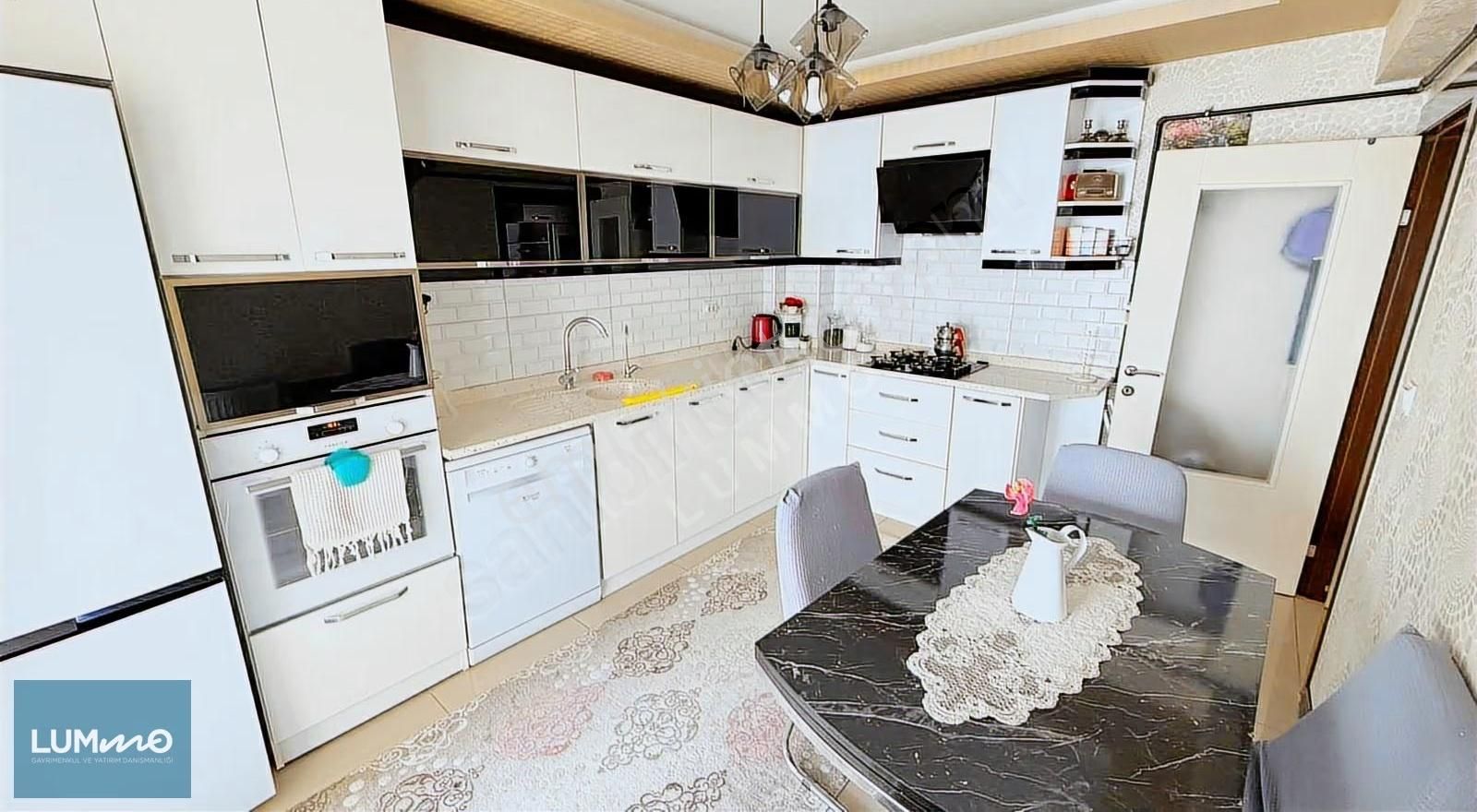 Çambaşı Cadde Yakını Ara Katta 3 Cepheli Teras Balkonlu 4+1 - Görsel 16