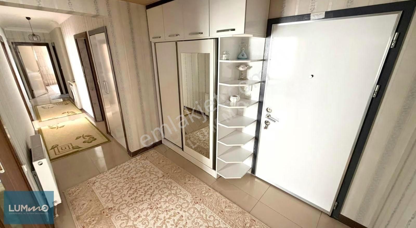 Çambaşı Cadde Yakını Ara Katta 3 Cepheli Teras Balkonlu 4+1 - Görsel 19