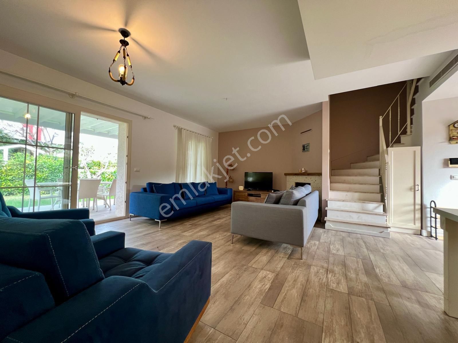 Çeşme Alaçatı Mimarin Köycede Havuzlu Geniş Bahçeli Satılık Villa - Görsel 10