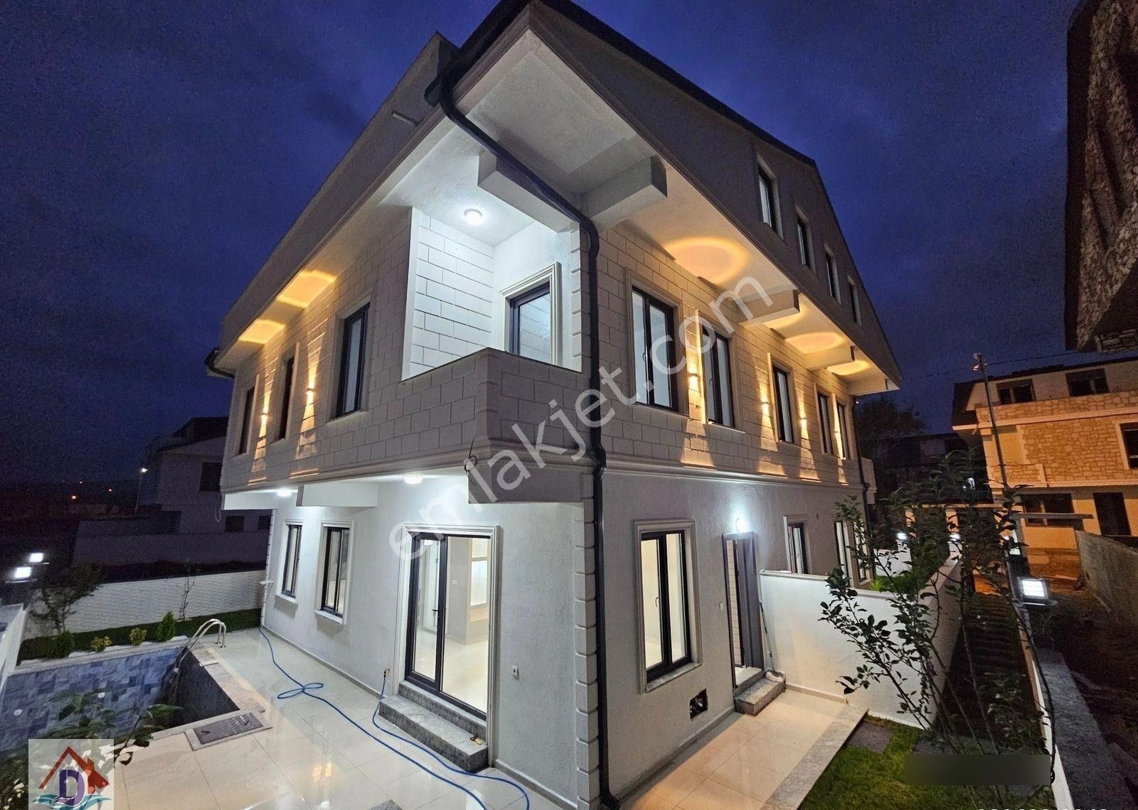 Deniz'den 4+1 Müstakil Havuzlu,ayrı Mutfaklı,geniş Bahçeli Villa - Görsel 8