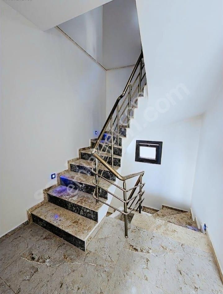 Denize 300 Metre Yenilenmiş 4+1 Villa - Görsel 13