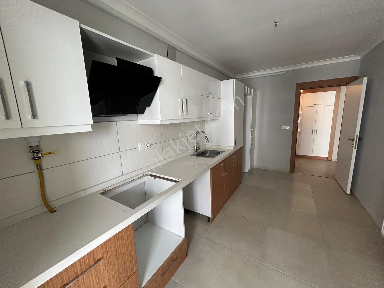 Yükselden Satılık Kadıköyün Üst Caddesinde Ebeveyn Banyolu 3+1 Geniş Daire - Görsel 16
