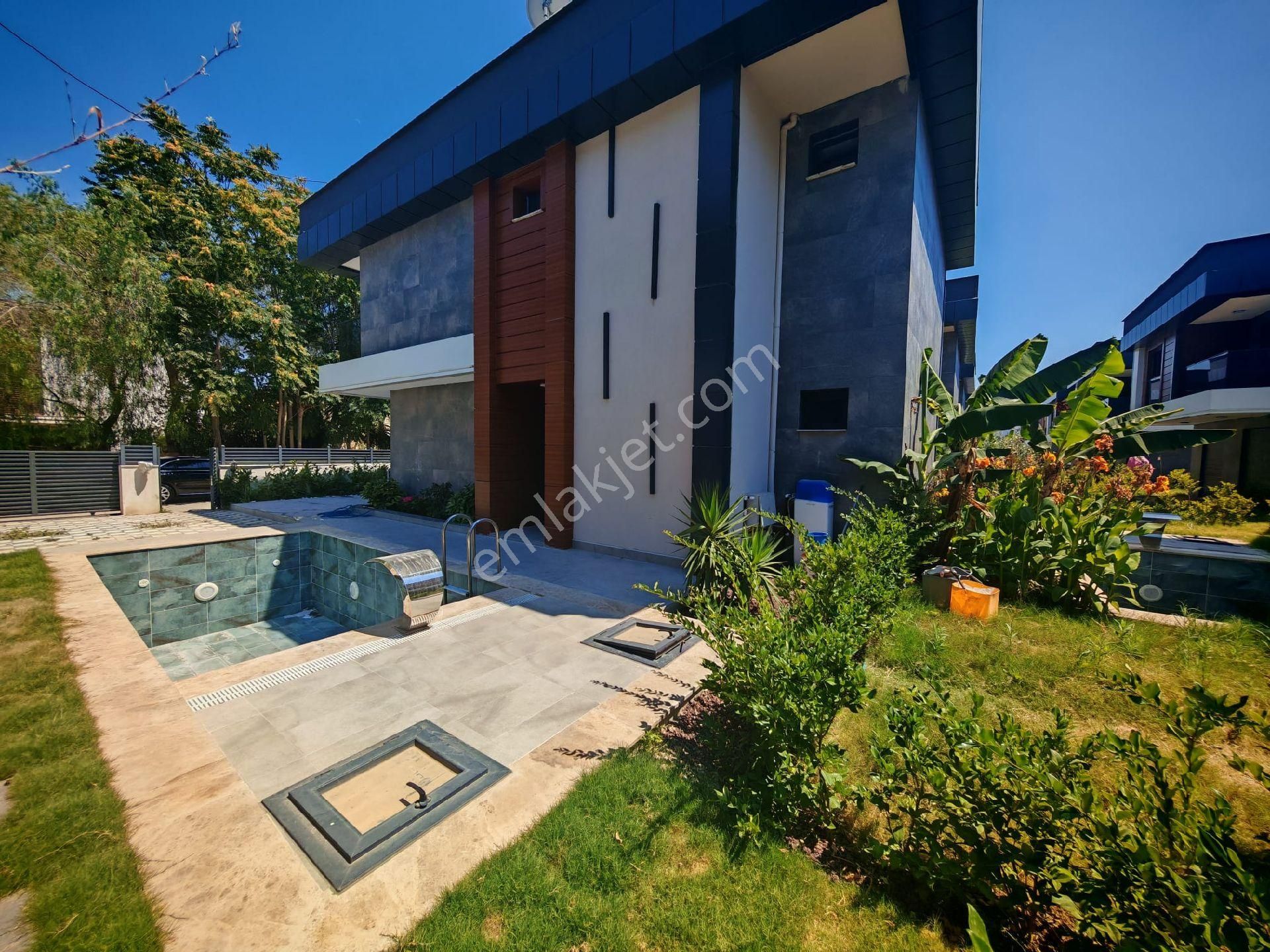 Denize Yakın Özel Havuzlu 4+1 Müstakil Villa