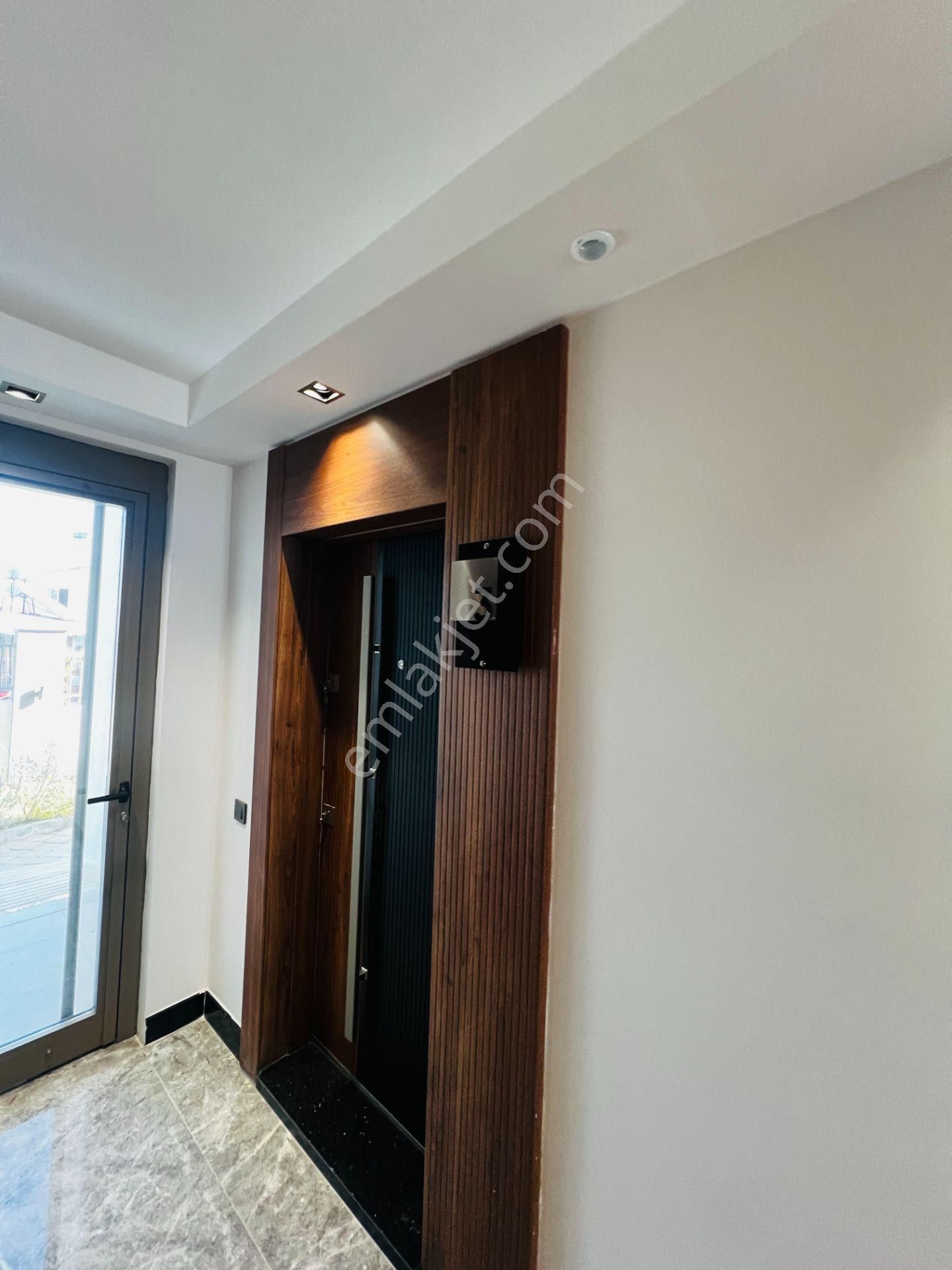 Yüzme Havuzlu Otoparklı Lüks Sitede 1+1 Daire - Görsel 12