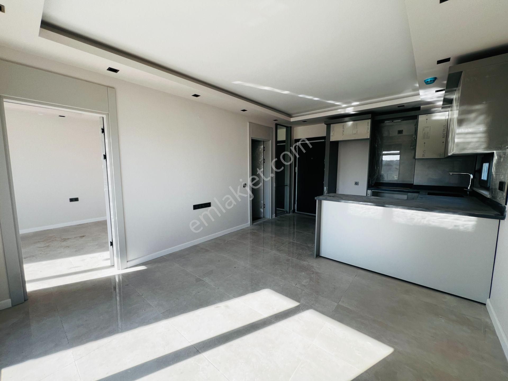 Yüzme Havuzlu Otoparklı Lüks Sitede 1+1 Daire - Görsel 3