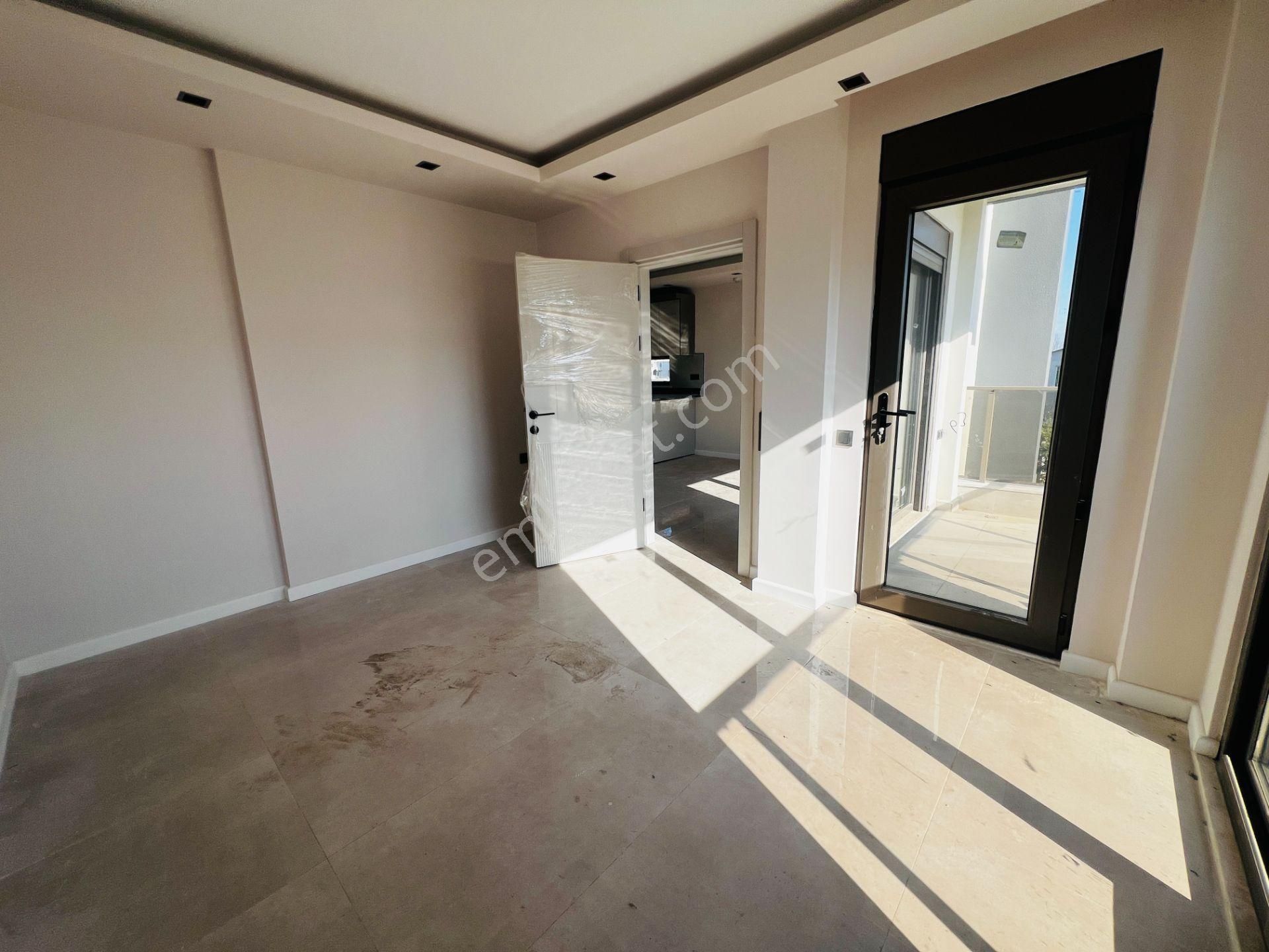 Yüzme Havuzlu Otoparklı Lüks Sitede 1+1 Daire - Görsel 8