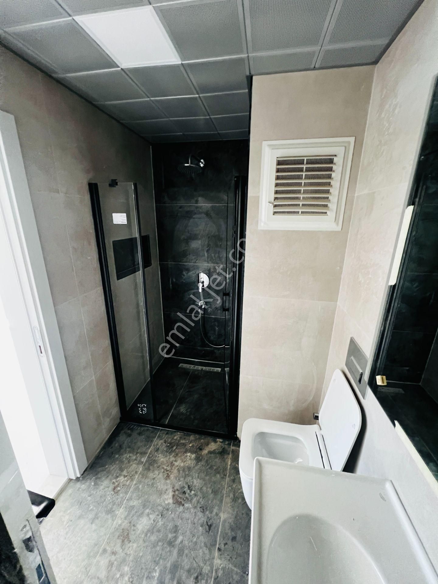 Yüzme Havuzlu Otoparklı Lüks Sitede 1+1 Daire - Görsel 4