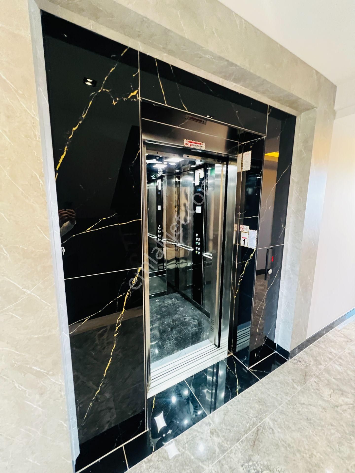 Yüzme Havuzlu Otoparklı Lüks Sitede 1+1 Daire - Görsel 11