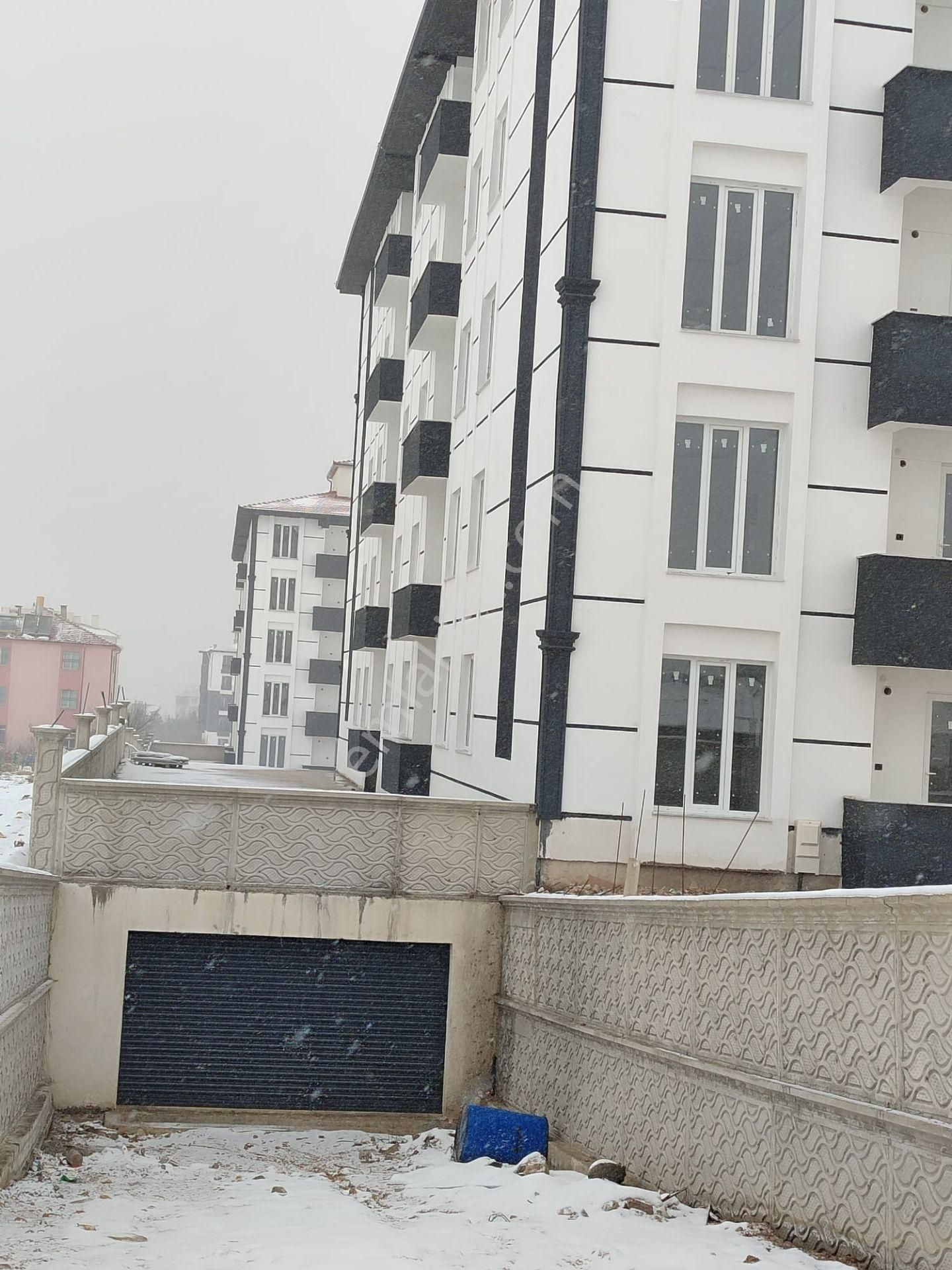 Toros Mahallesinde Satılık Sıfır Bina Kapalı Garajlı - Görsel 5