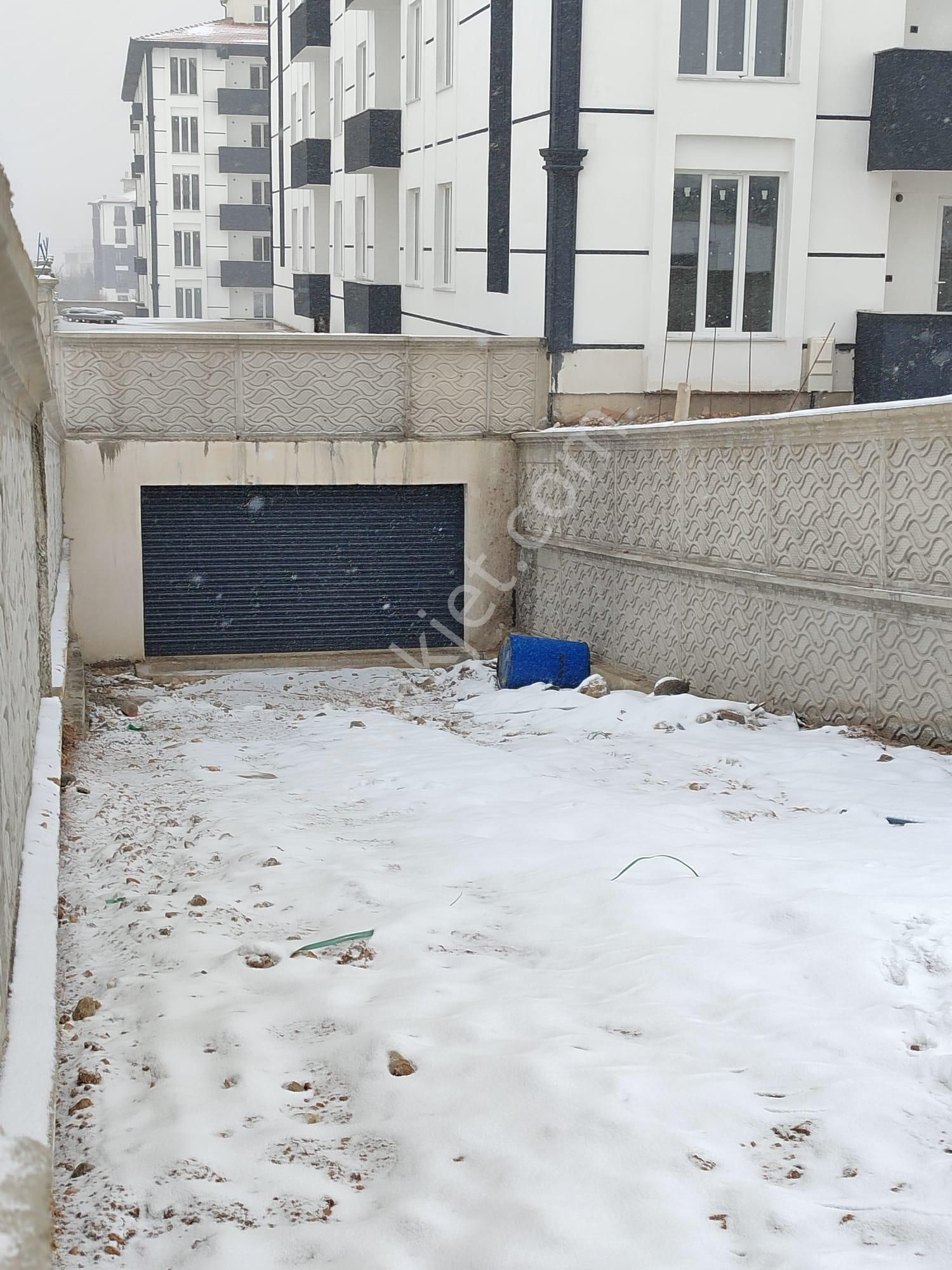 Toros Mahallesinde Satılık Sıfır Bina Kapalı Garajlı - Görsel 2