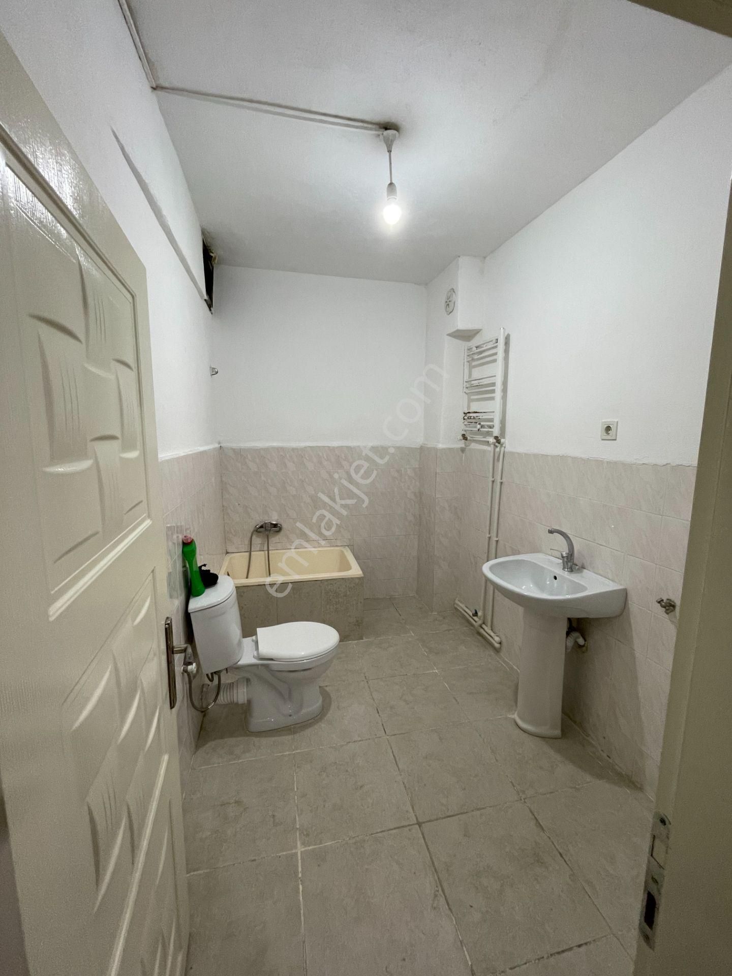 Güven Emlaktan 1+1 Kiralık Daire Merkezde - Görsel 6