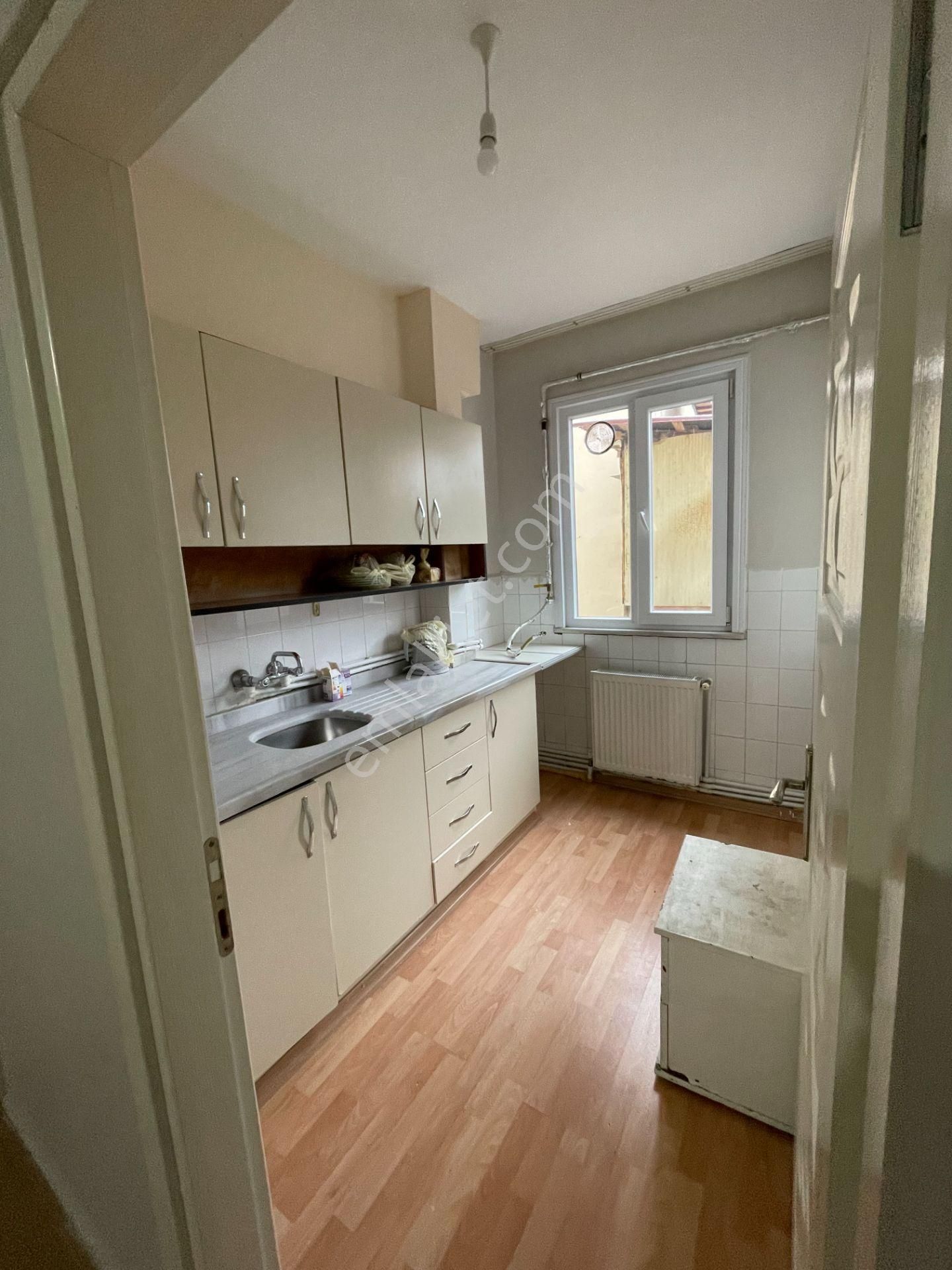 Güven Emlaktan 1+1 Kiralık Daire Merkezde - Görsel 2