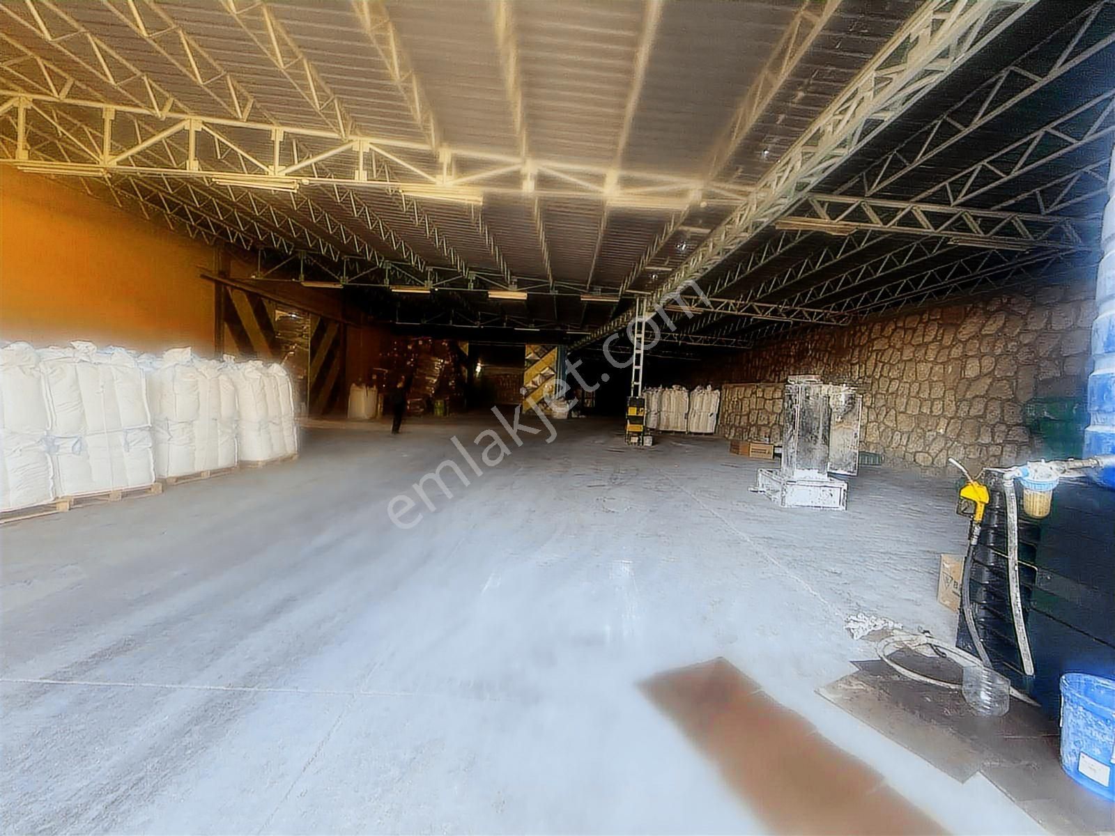 Zorlu Gayrimenkul'den Organize Sanayi Bölgesinde 1100m2 Depo - Görsel 9