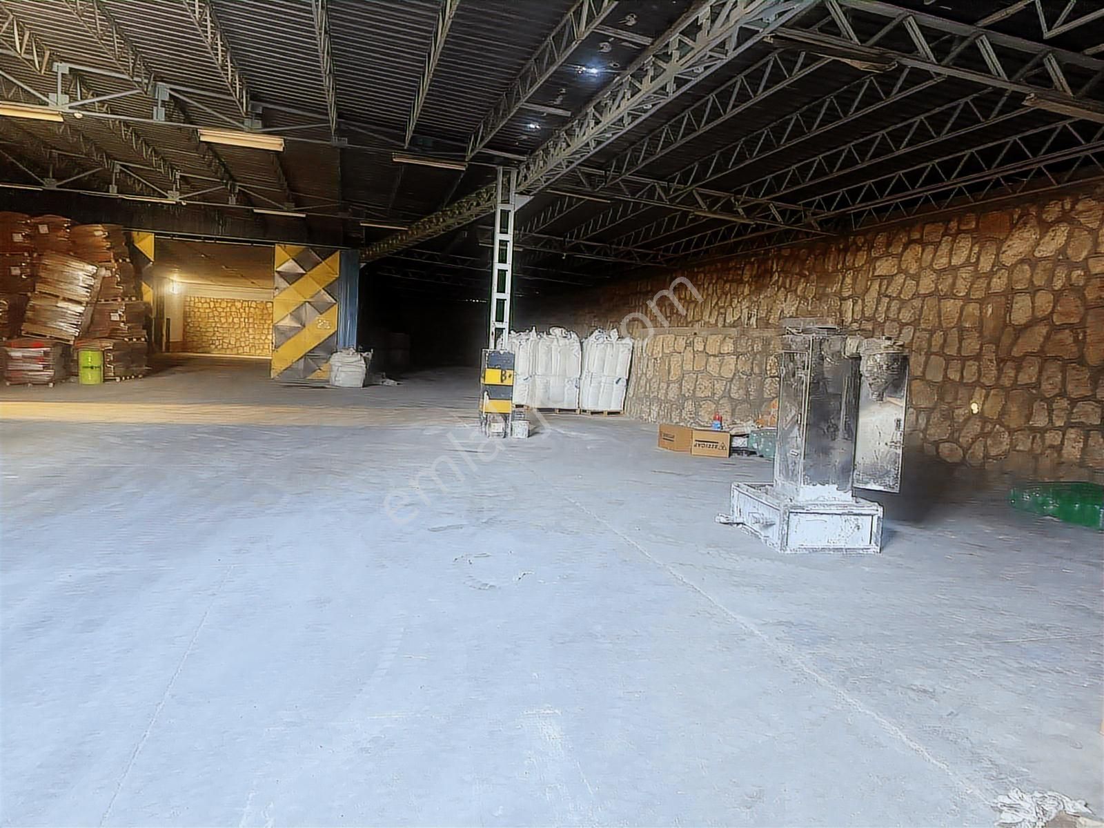 Zorlu Gayrimenkul'den Organize Sanayi Bölgesinde 1100m2 Depo - Görsel 3