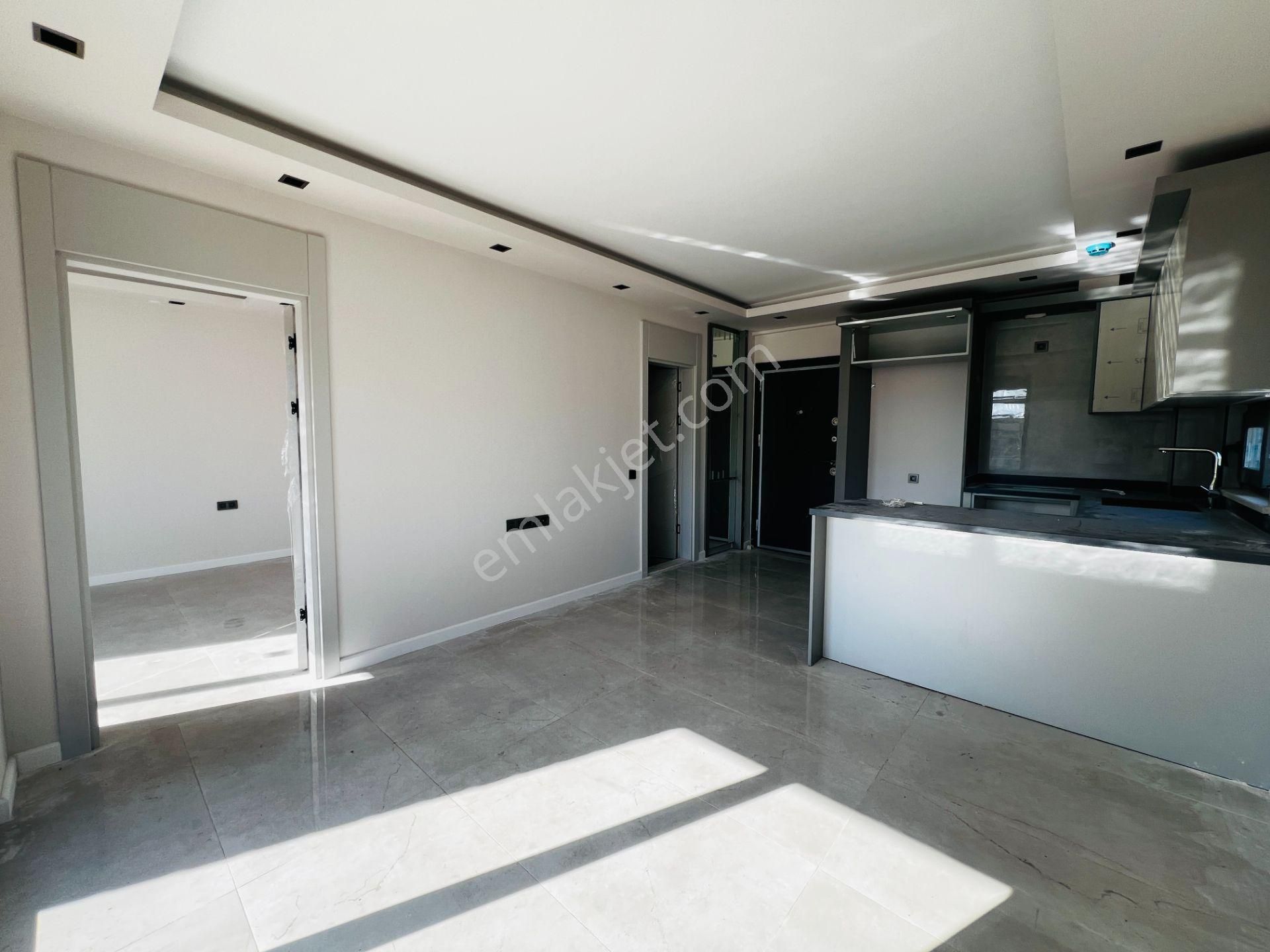 Yüzme Havuzlu Otoparklı Lüks Sitede 1+1 Daireler - Görsel 3