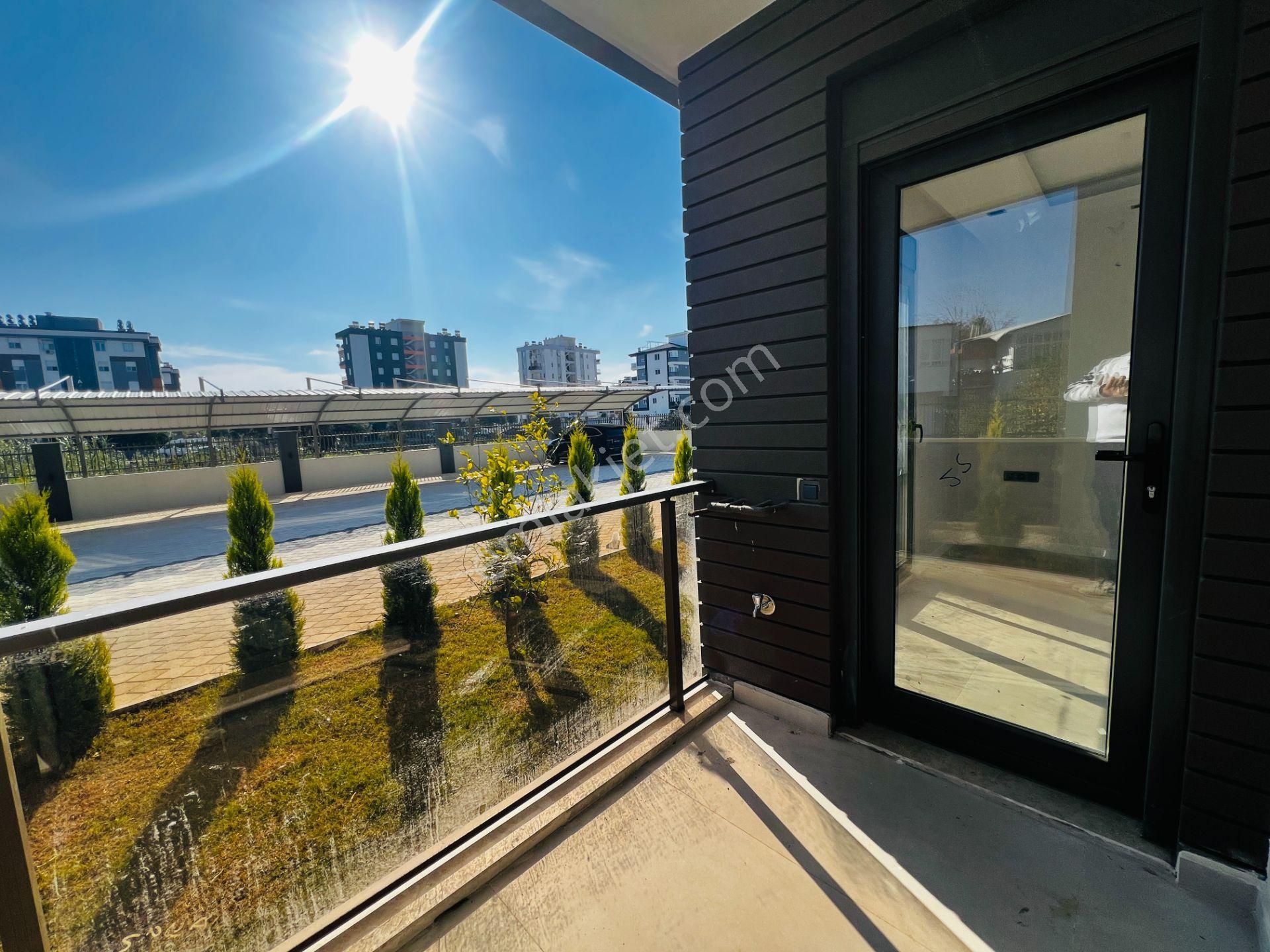 Yüzme Havuzlu Otoparklı Lüks Sitede 1+1 Daireler - Görsel 8