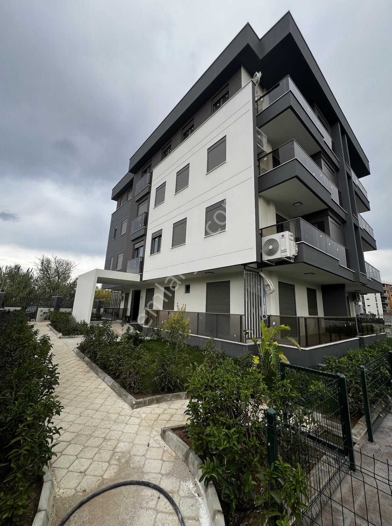 Yüzme Havuzlu Otoparklı Lüks Sitede 1+1 Daireler - Görsel 12