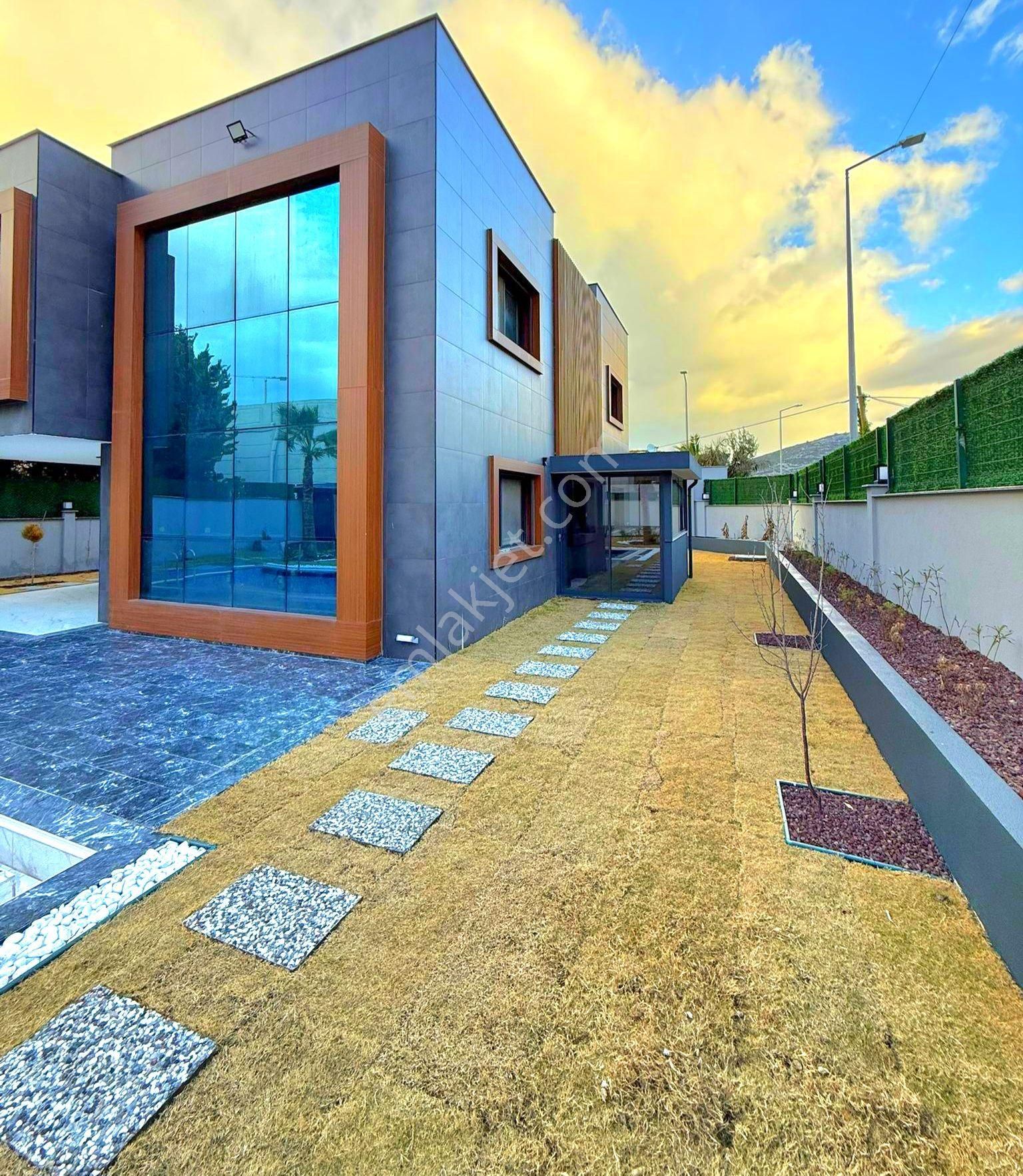 Kuşadasında 750 M2 Müstakil Arsa İçinde Özel Havuzlu Sıfır Villa - Görsel 13