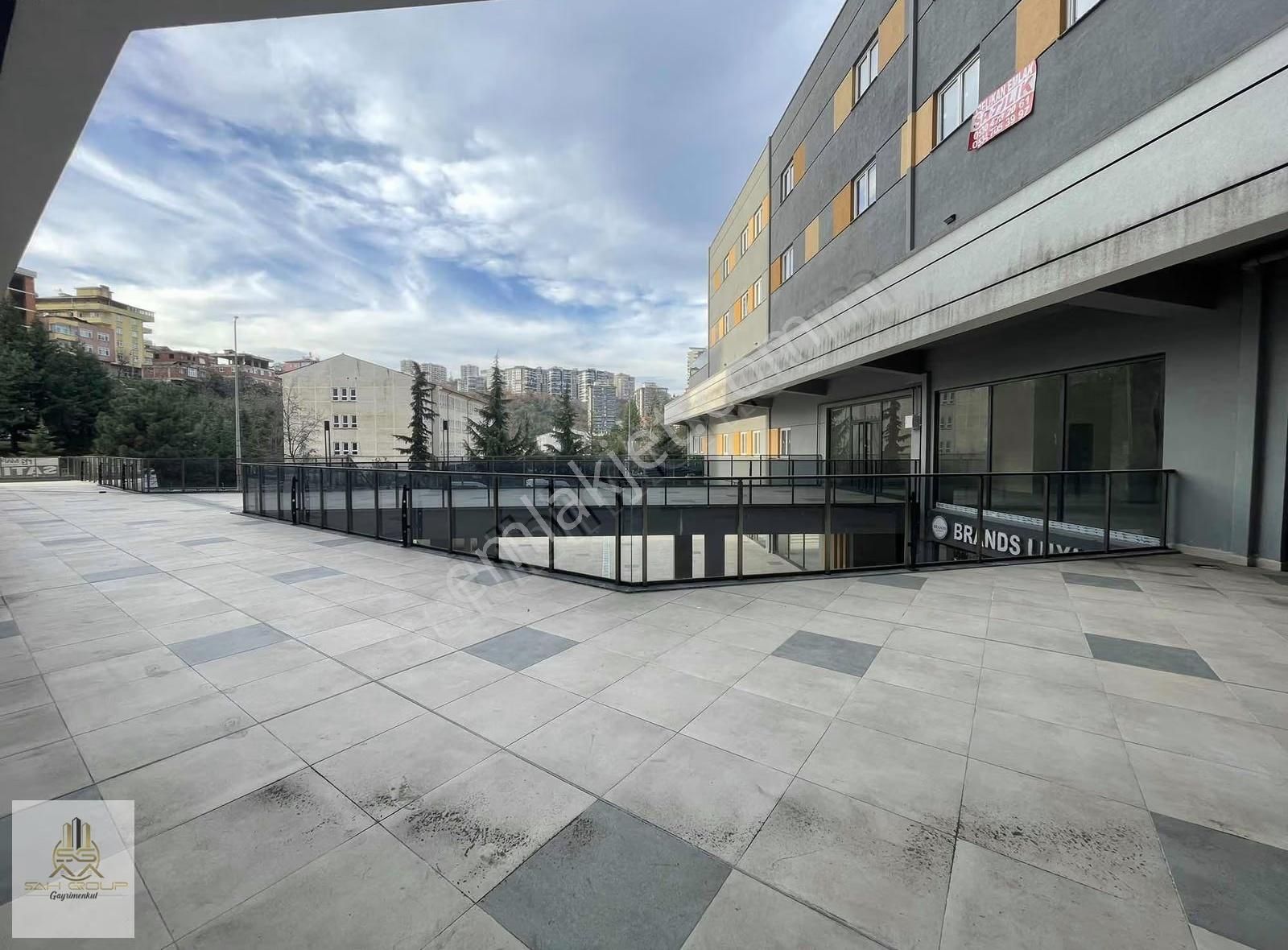 Avrupark Sitesinde Hastane Yolu Üzerinde Prestijli Dükkan - Görsel 2