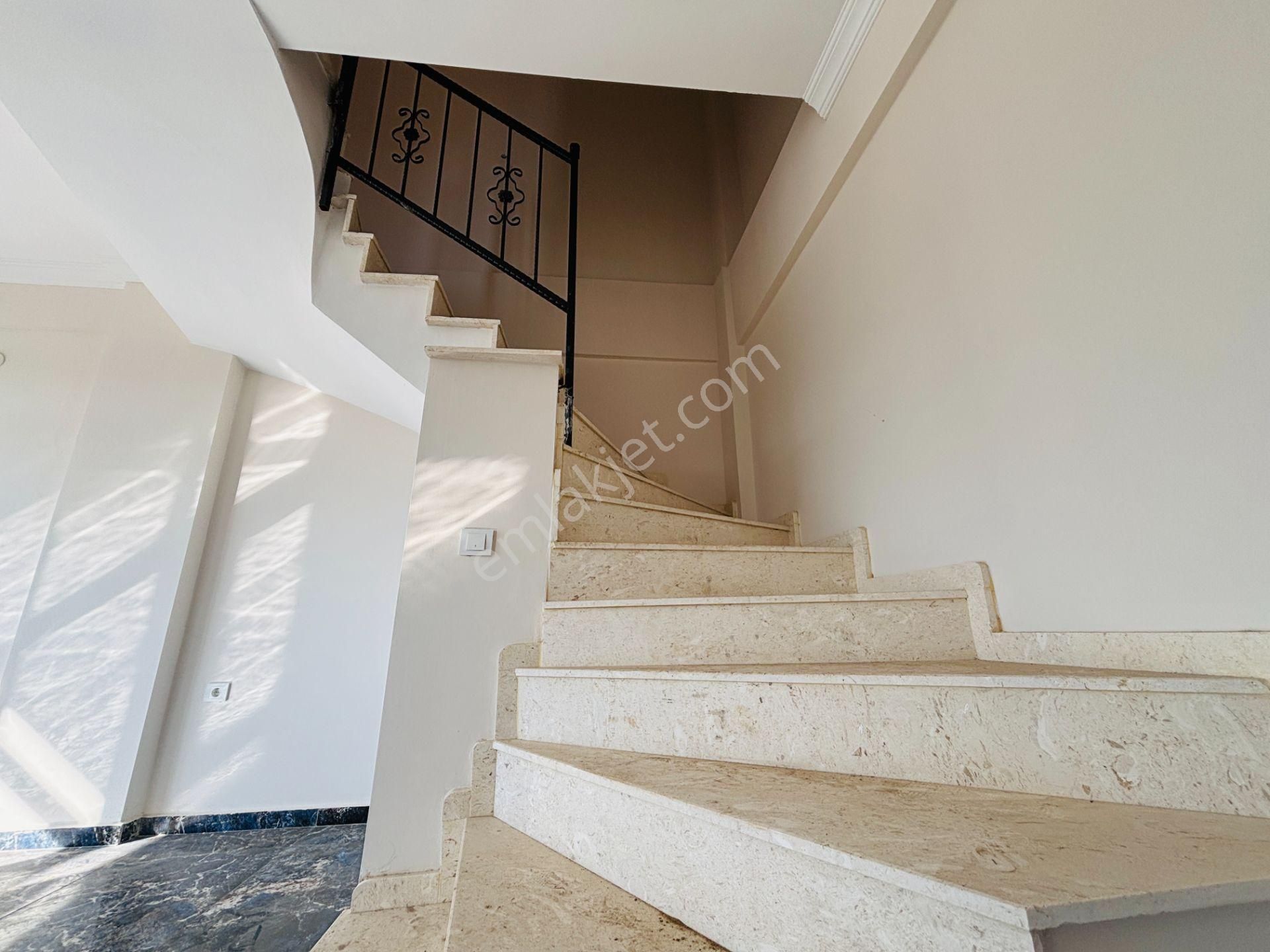 Seferihisar Doğanbey Payamlı'da Geniş Bahçeli Sıfır 3+1 Satılık Villa - Görsel 14