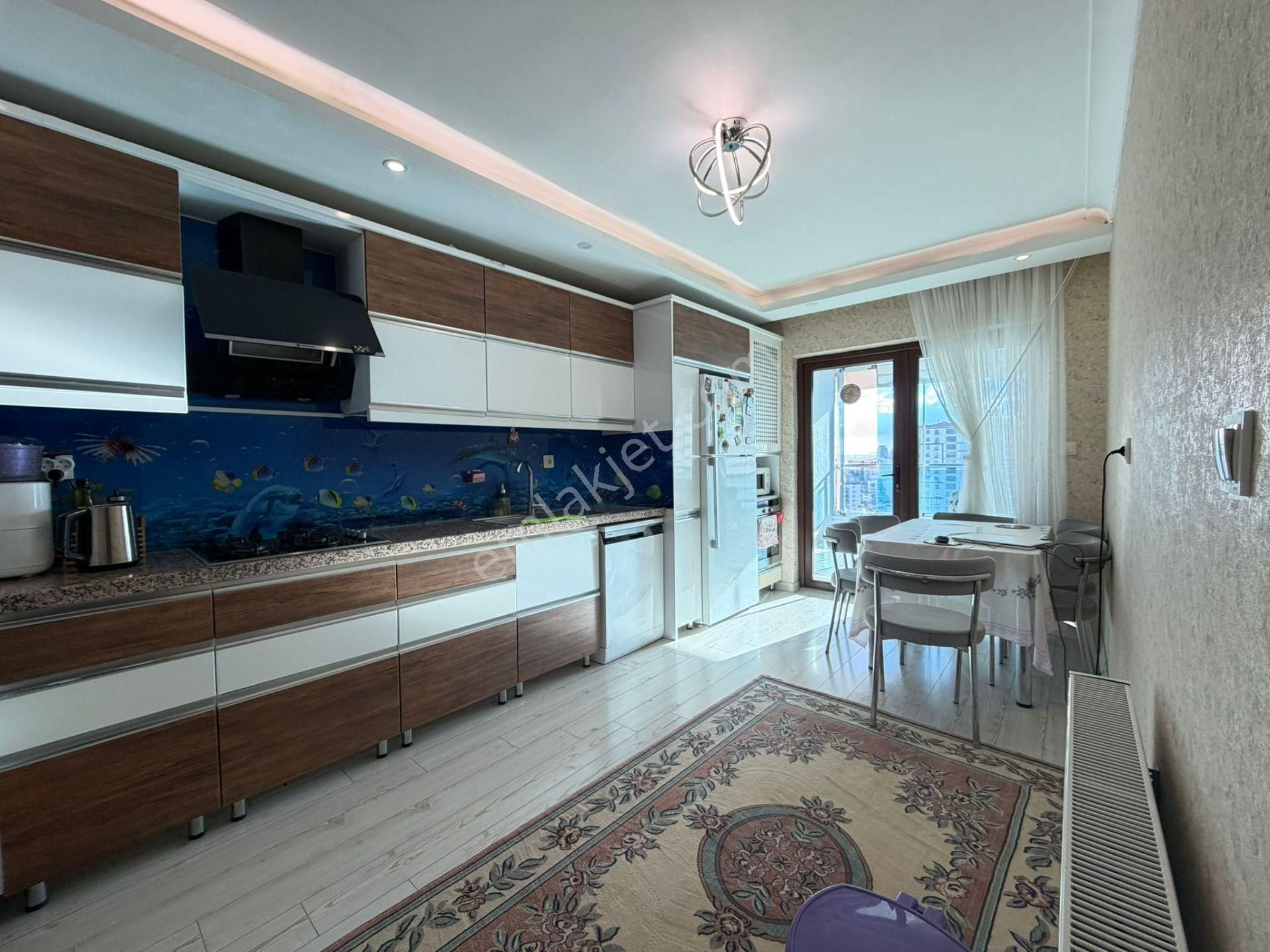 Pursaklar Mehmet Zengin Emlak'tan Otoparklı Çift Banyolu 17.kat 4+1 Lüks Sitede Daire