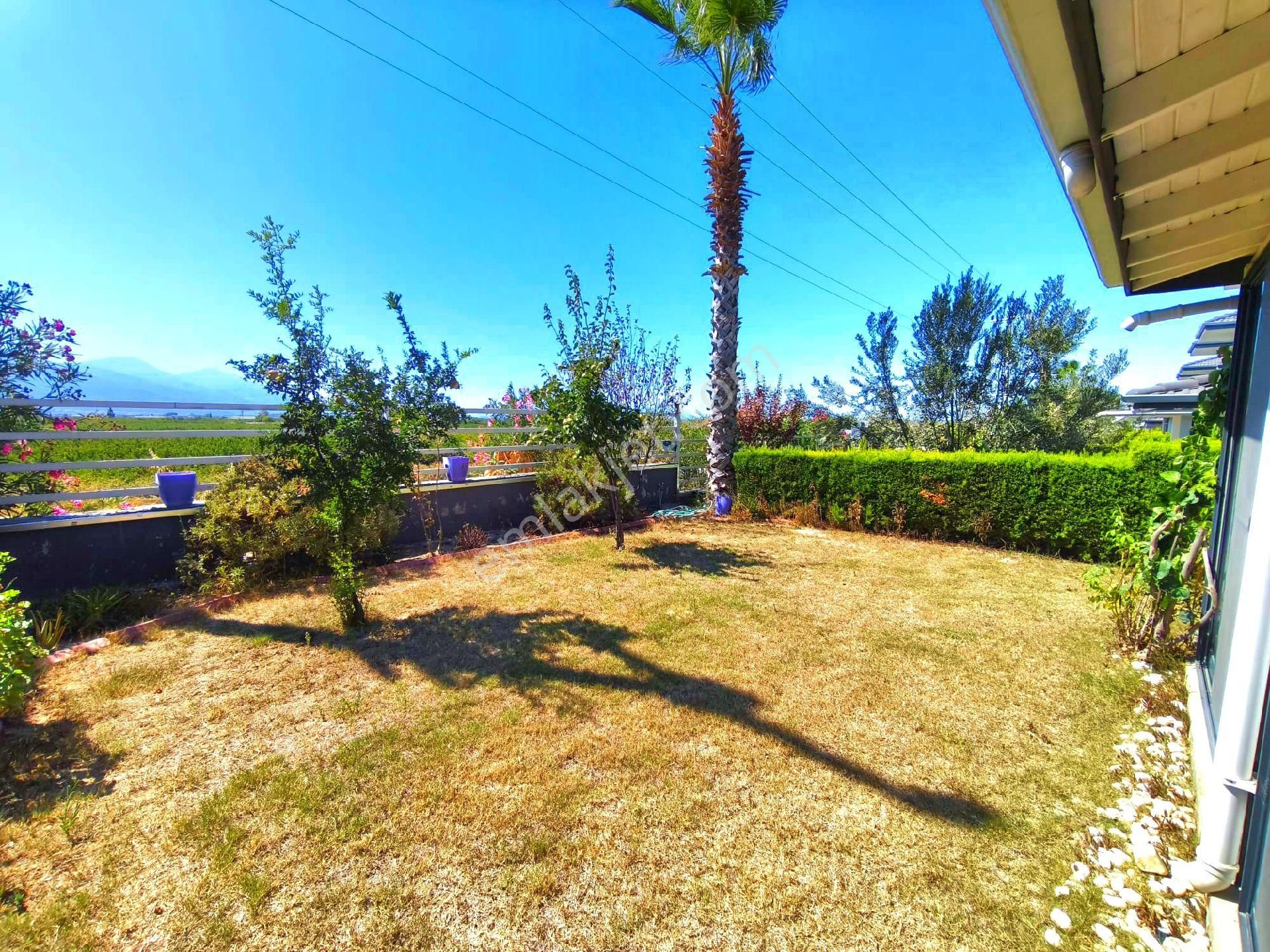 Kuşadasında Havuzlu Sitede Otoparklı Bahçeli 3+1 Villa - Görsel 30