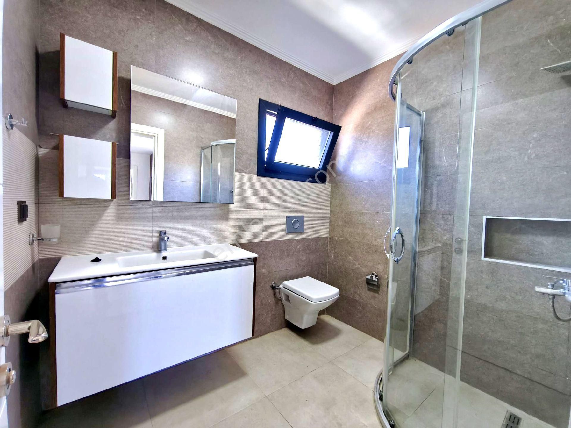 Kuşadasında Havuzlu Sitede Otoparklı Bahçeli 3+1 Villa - Görsel 19