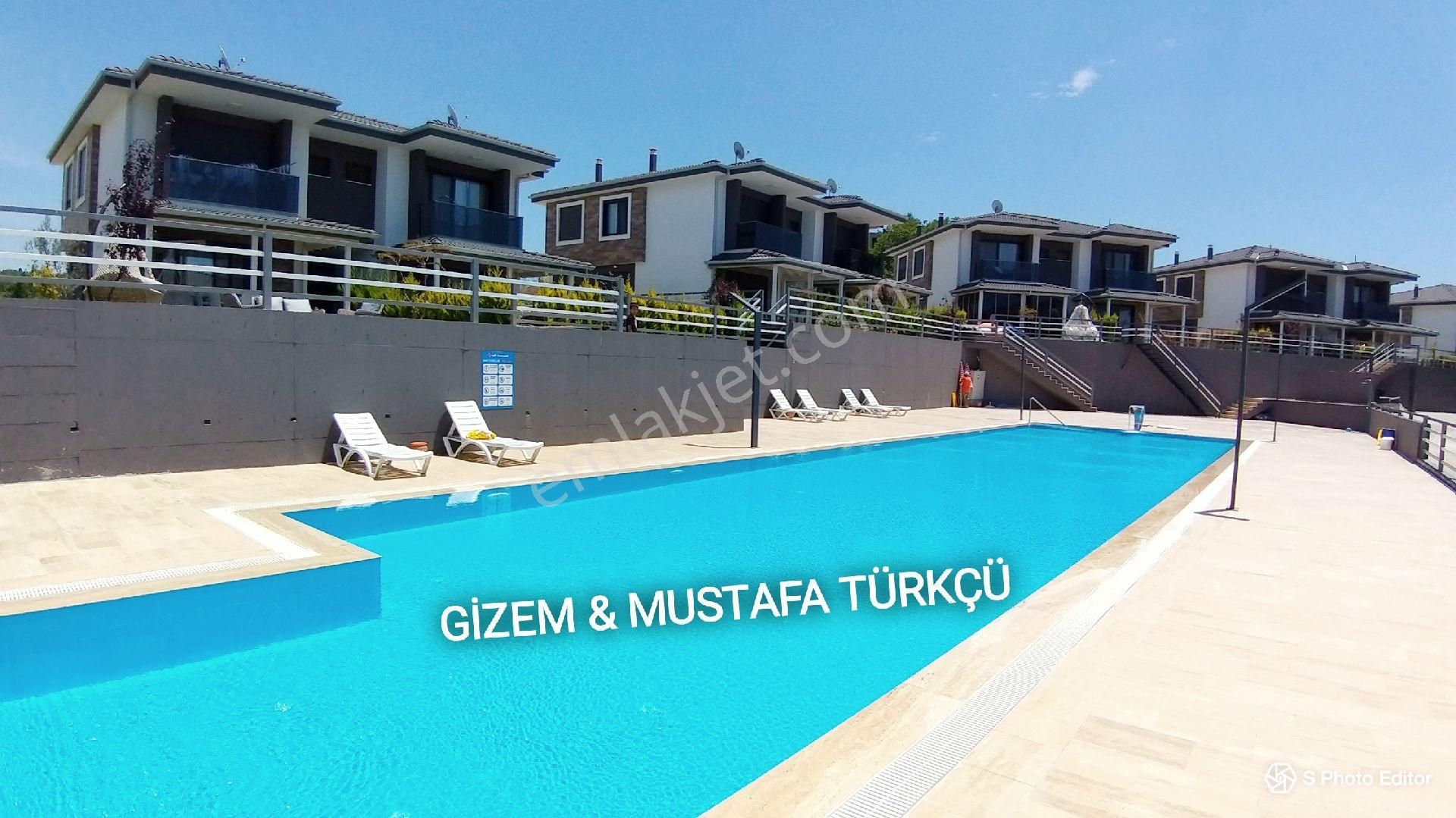 Kuşadasında Havuzlu Sitede Otoparklı Bahçeli 3+1 Villa - Görsel 35