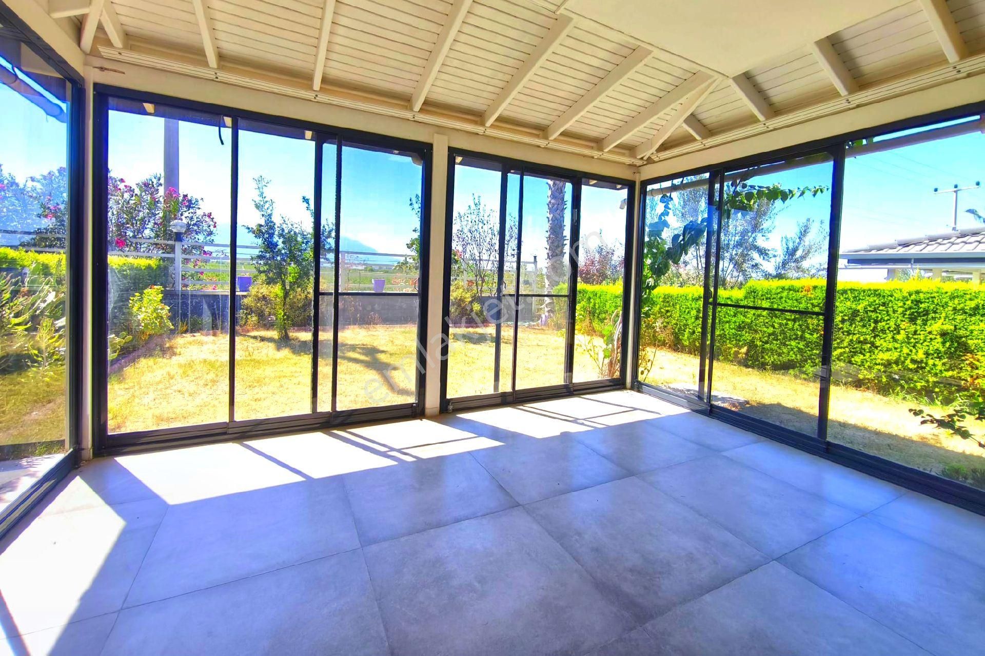 Kuşadasında Havuzlu Sitede Otoparklı Bahçeli 3+1 Villa - Görsel 12