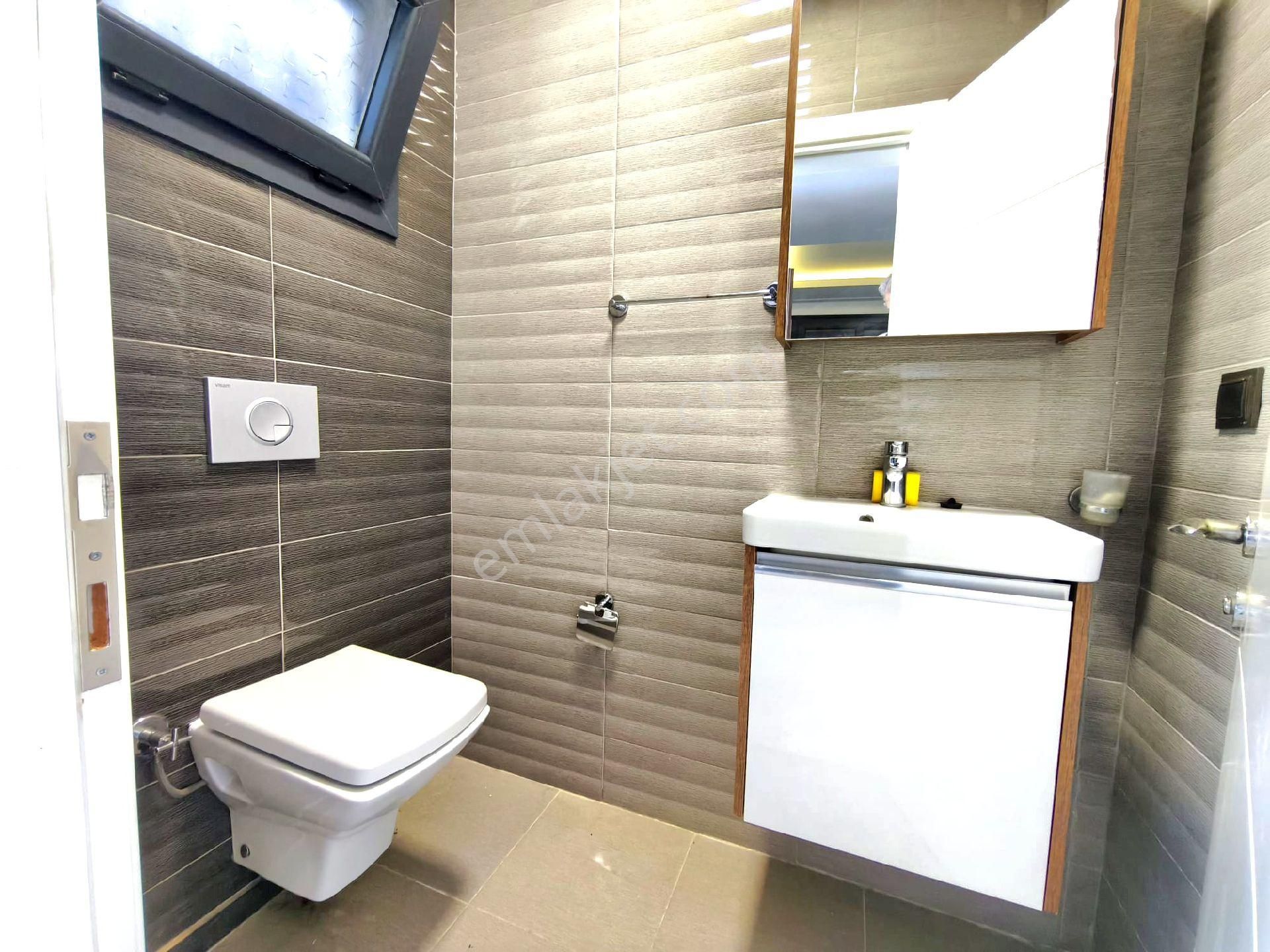 Kuşadasında Havuzlu Sitede Otoparklı Bahçeli 3+1 Villa - Görsel 14