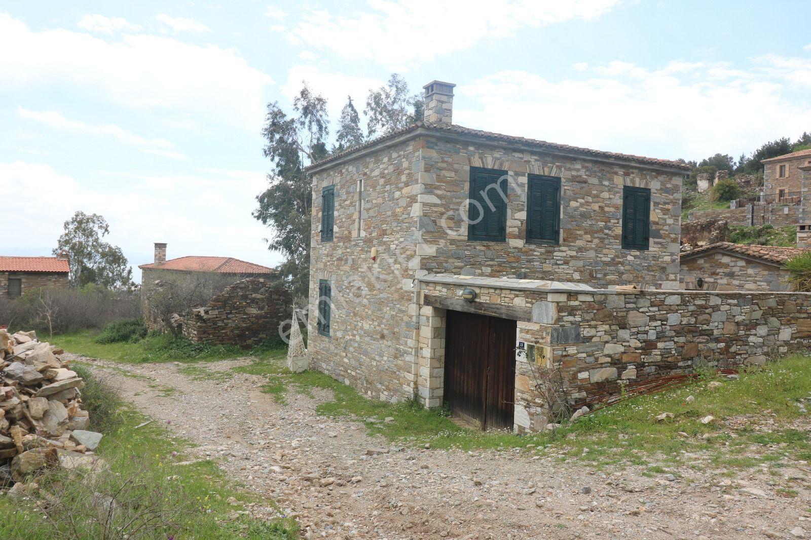 Eski Doğanbey'de, İçinde Yıkık Ev Bulunan Arsa - Görsel 33