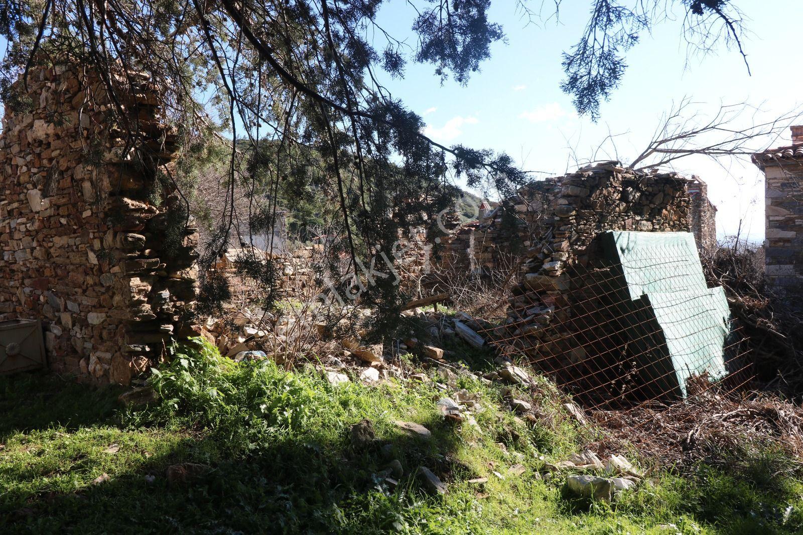 Eski Doğanbey'de, İçinde Yıkık Ev Bulunan Arsa - Görsel 24