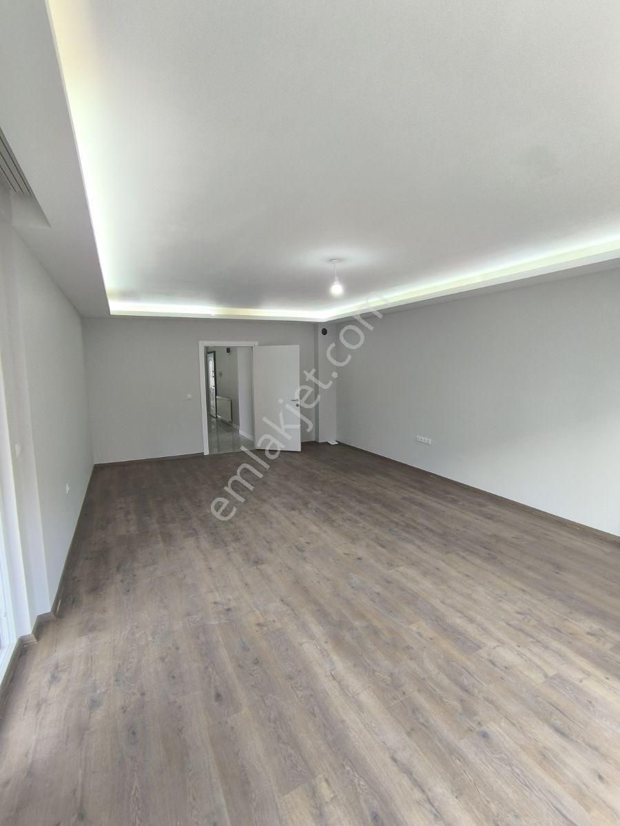 Ali Şeker'den Gökdelenler Bölgesinde Satılık Lüks 4+1