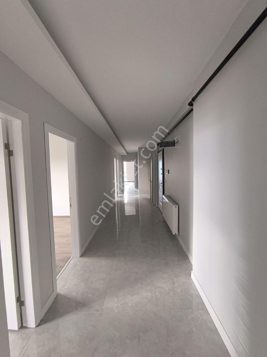 Ali Şeker'den Gökdelenler Bölgesinde Satılık Lüks 4+1 - Görsel 35