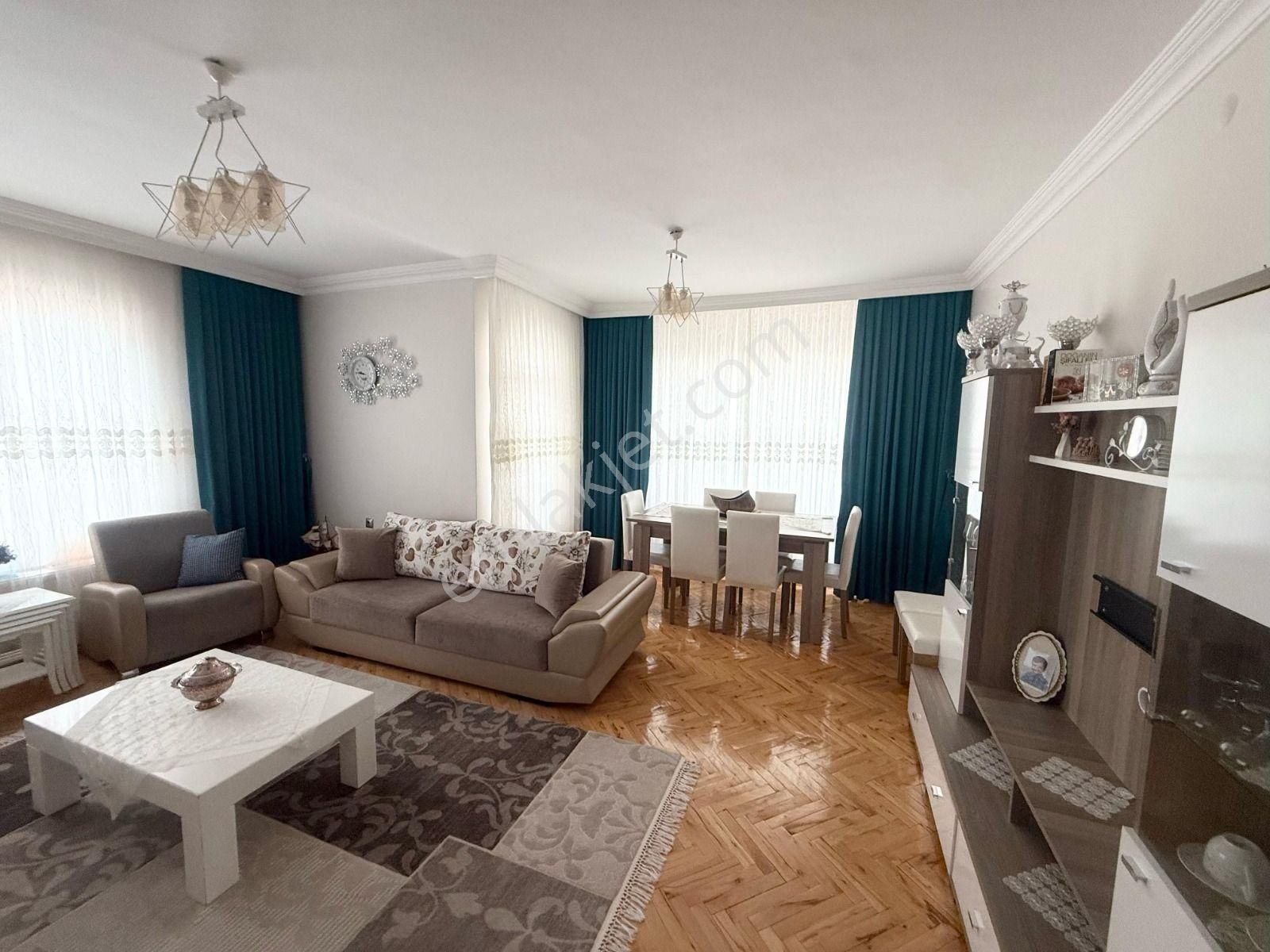 Atanora Vadi'den Mürsel Uluçta Ara Kat Geniş Metraj Kombili Yapılı 3+1 - Görsel 14