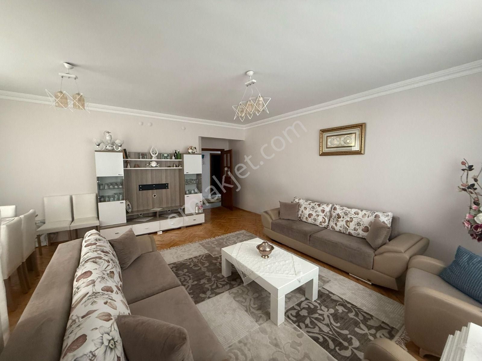 Atanora Vadi'den Mürsel Uluçta Ara Kat Geniş Metraj Kombili Yapılı 3+1 - Görsel 15