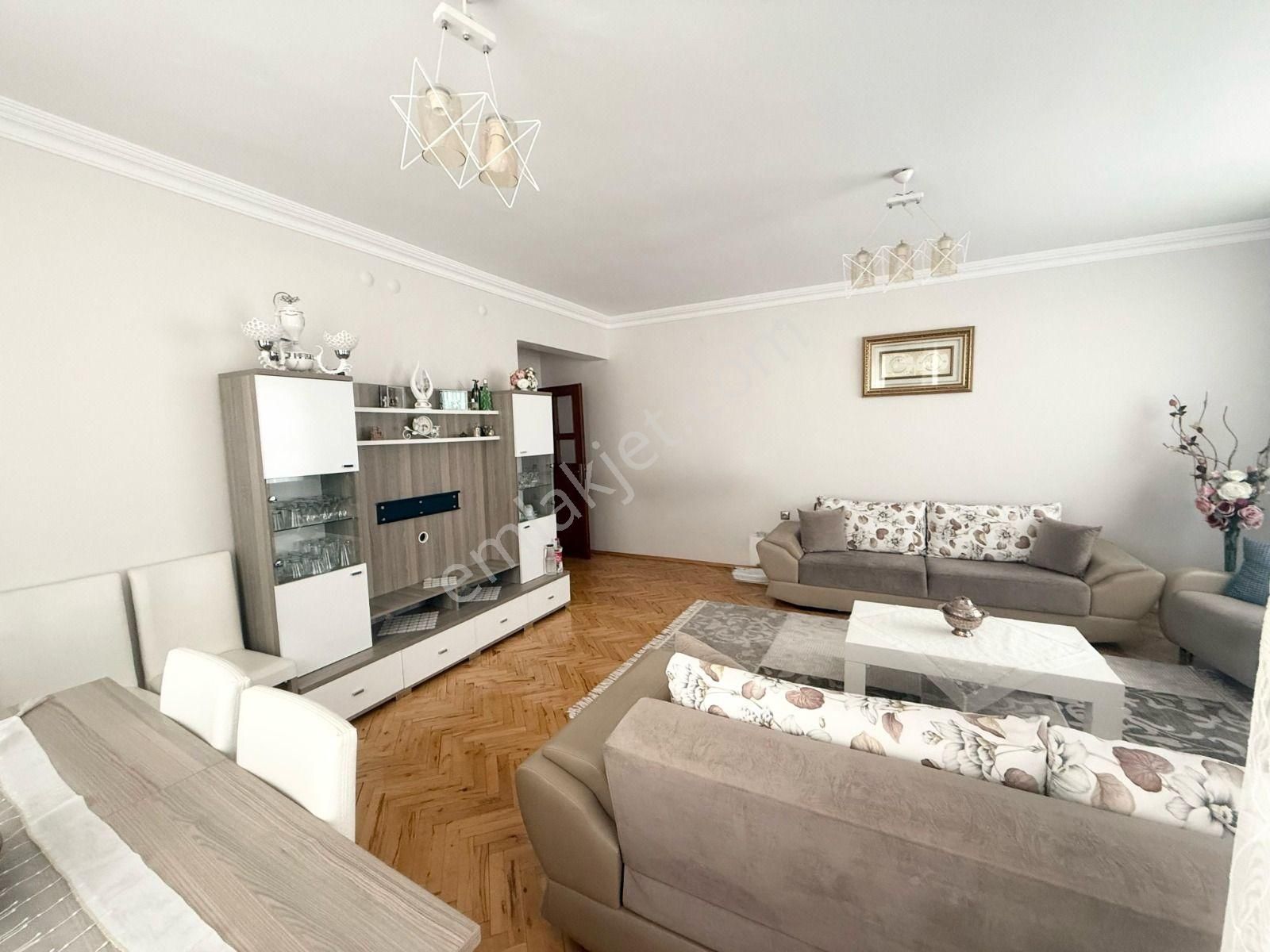 Atanora Vadi'den Mürsel Uluçta Ara Kat Geniş Metraj Kombili Yapılı 3+1 - Görsel 22