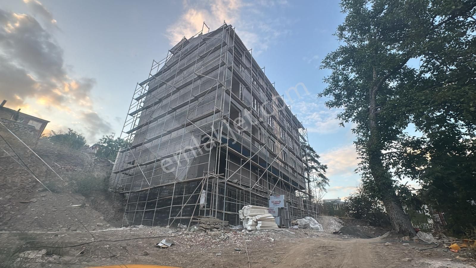 Sgk - Ruh Sinir Hastanesi Yakınında 1+1 Satılık Daire