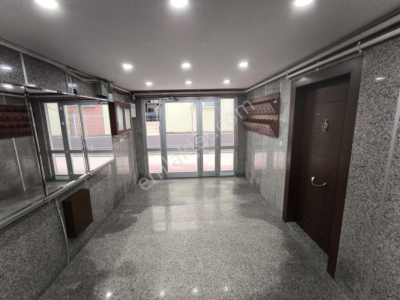 Üsküdar Cumhuriyet Mahallesin De Ferah Ve Kullanışlı 2+1 - Görsel 5