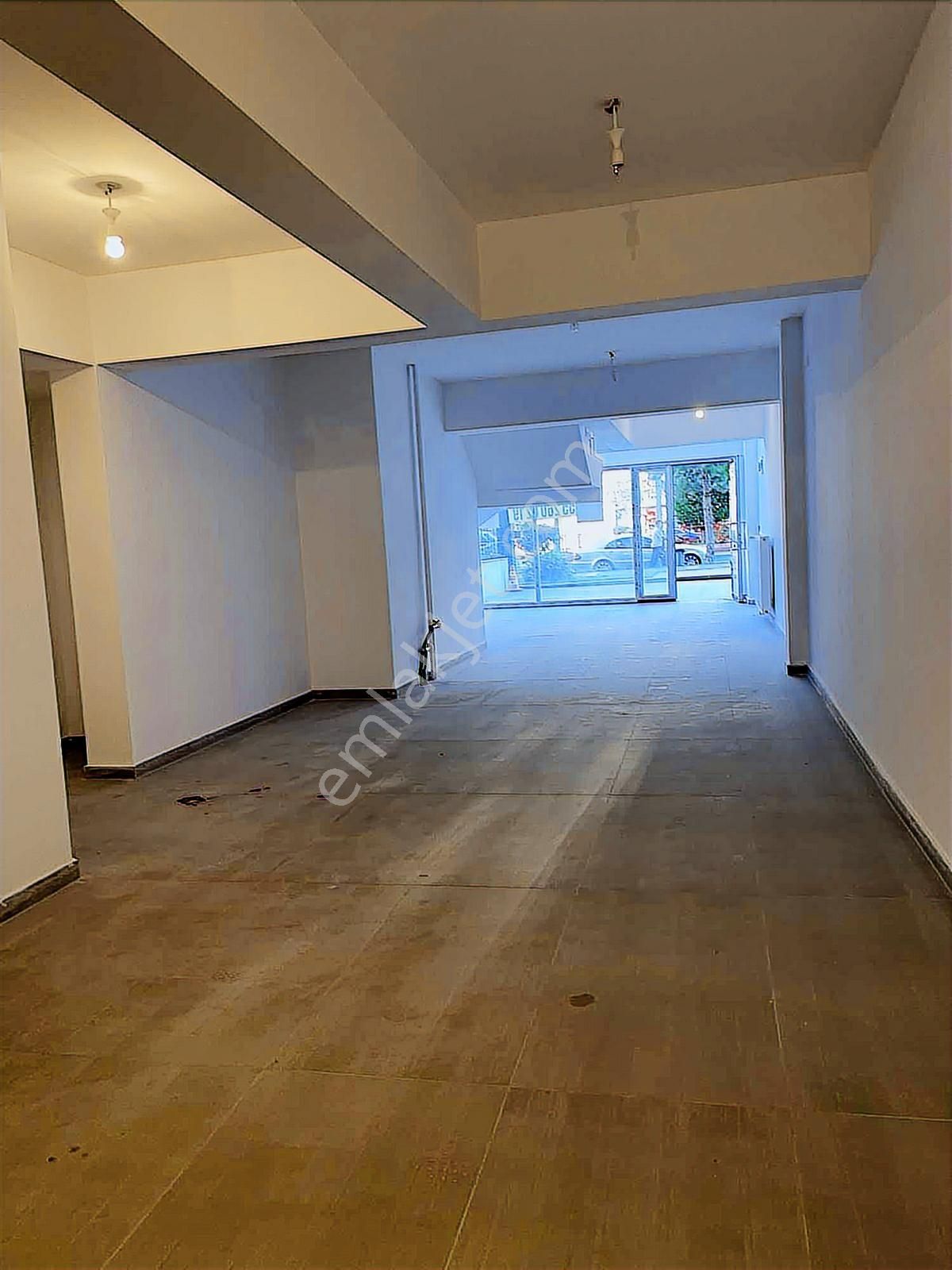 Riva Gayrimenkul'den Atatürk Bul. Üzerinde 300m2 -2 Adet Dükkan - Görsel 2